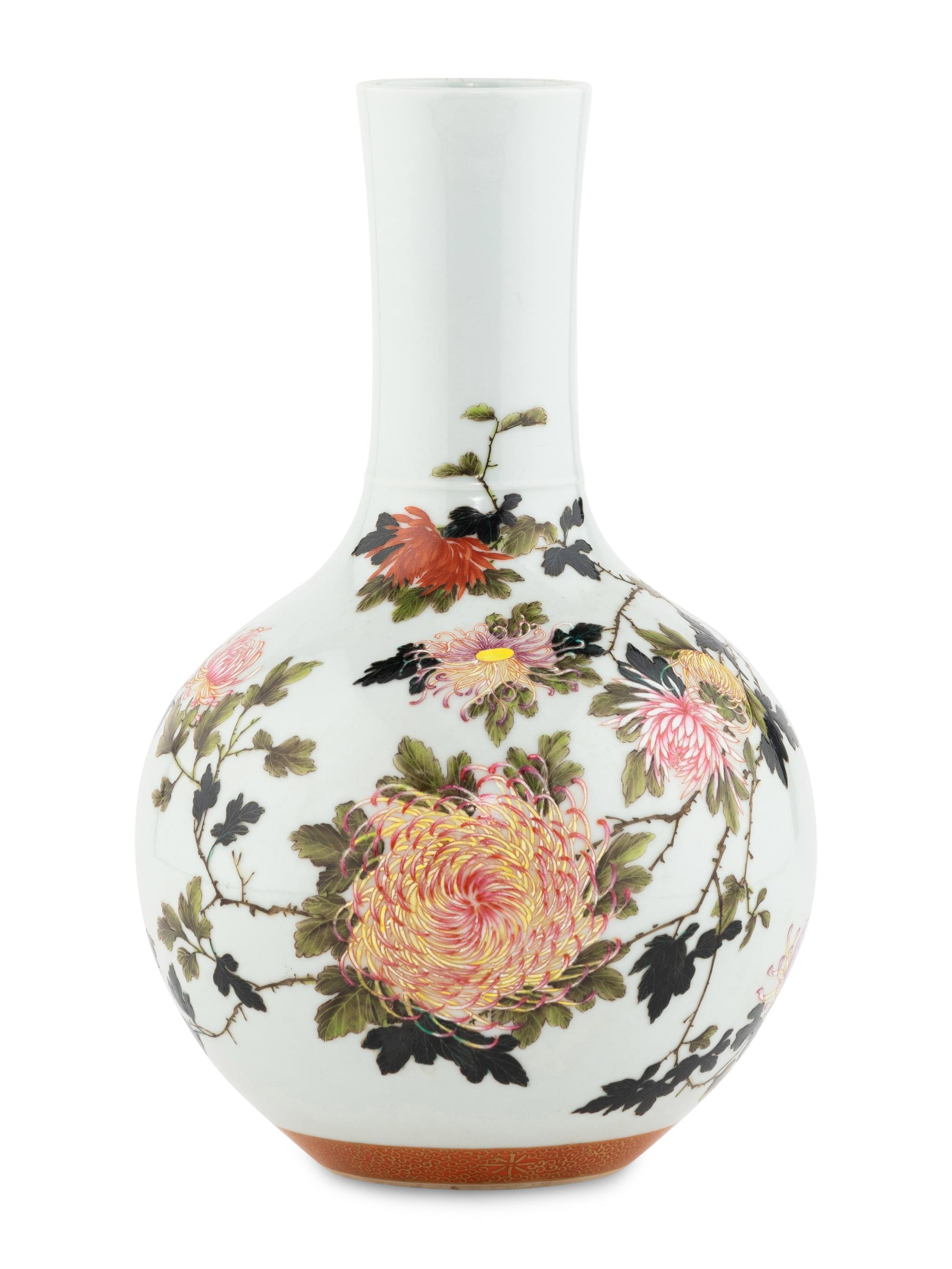 A Chinese Famille Rose Porcelain Vase