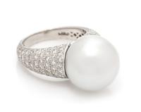 A Platinum, Diamond and Cultured South Sea Pearl Ring, 10.70 dwts.