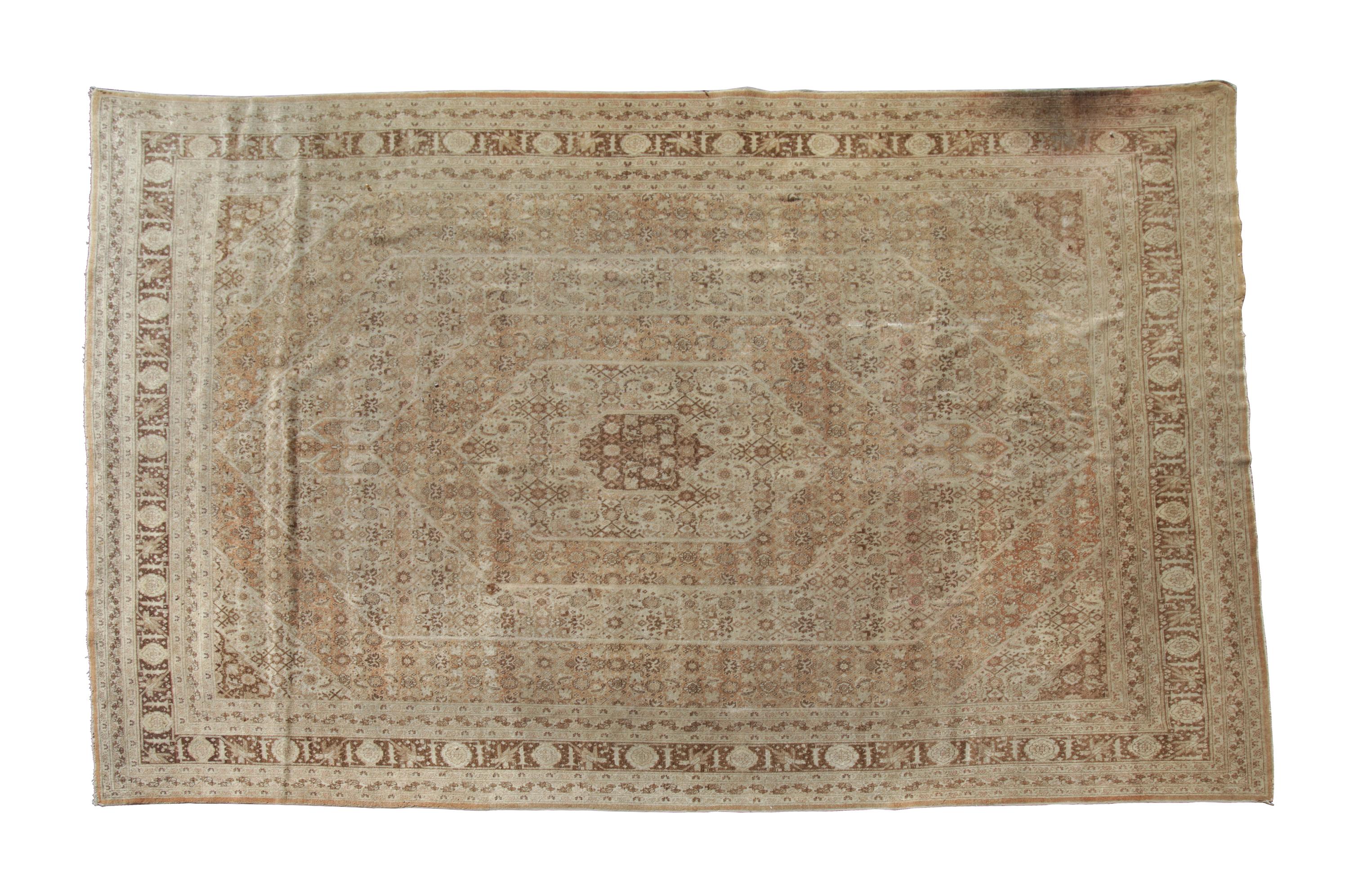 A Tabriz Wool Rug 10 feet x 14 feet. — 20TH CENTURY