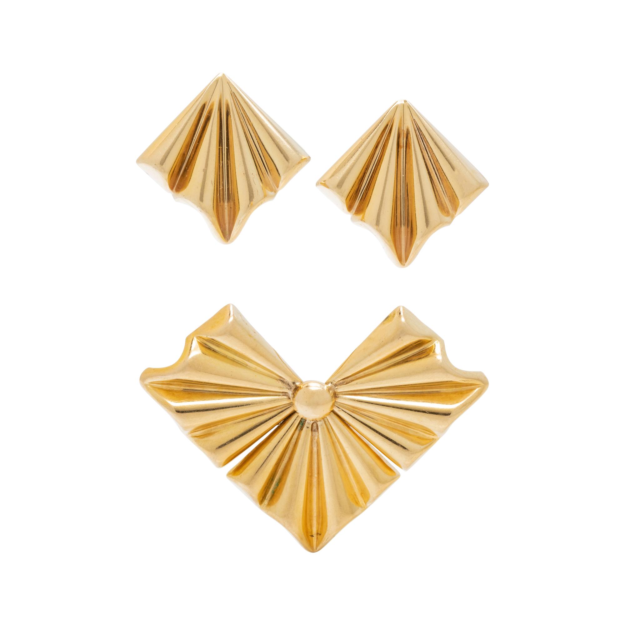VAN CLEEF & ARPELS, YELLOW GOLD EARCLIPS