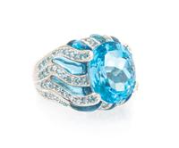 An 18 Karat White Gold and Blue Topaz Ring, 8.20 dwts.