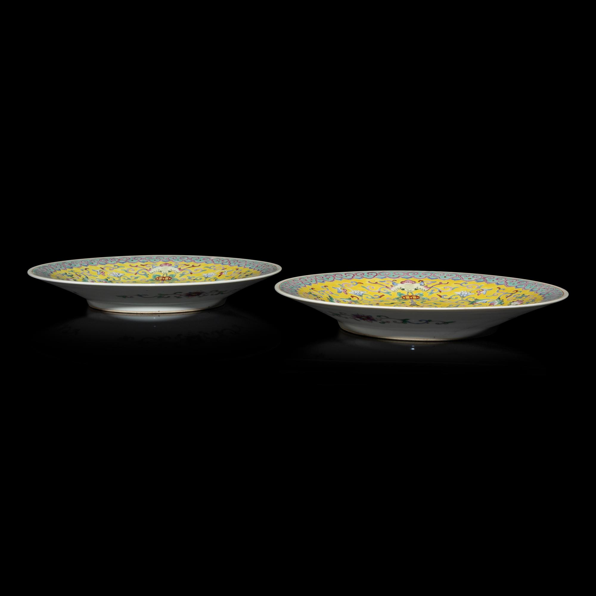 A Pair of Chinese Yellow Ground Famille Rose Porcelain 'Lotus' Plates, Late 19th/20th Century — 晚清-民國 粉彩黃地纏枝西番蓮紋賞盤一對