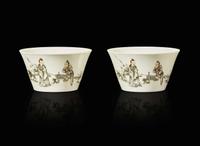 A pair of Chinese grisaille decorated porcelain cups 墨彩小盞一對
