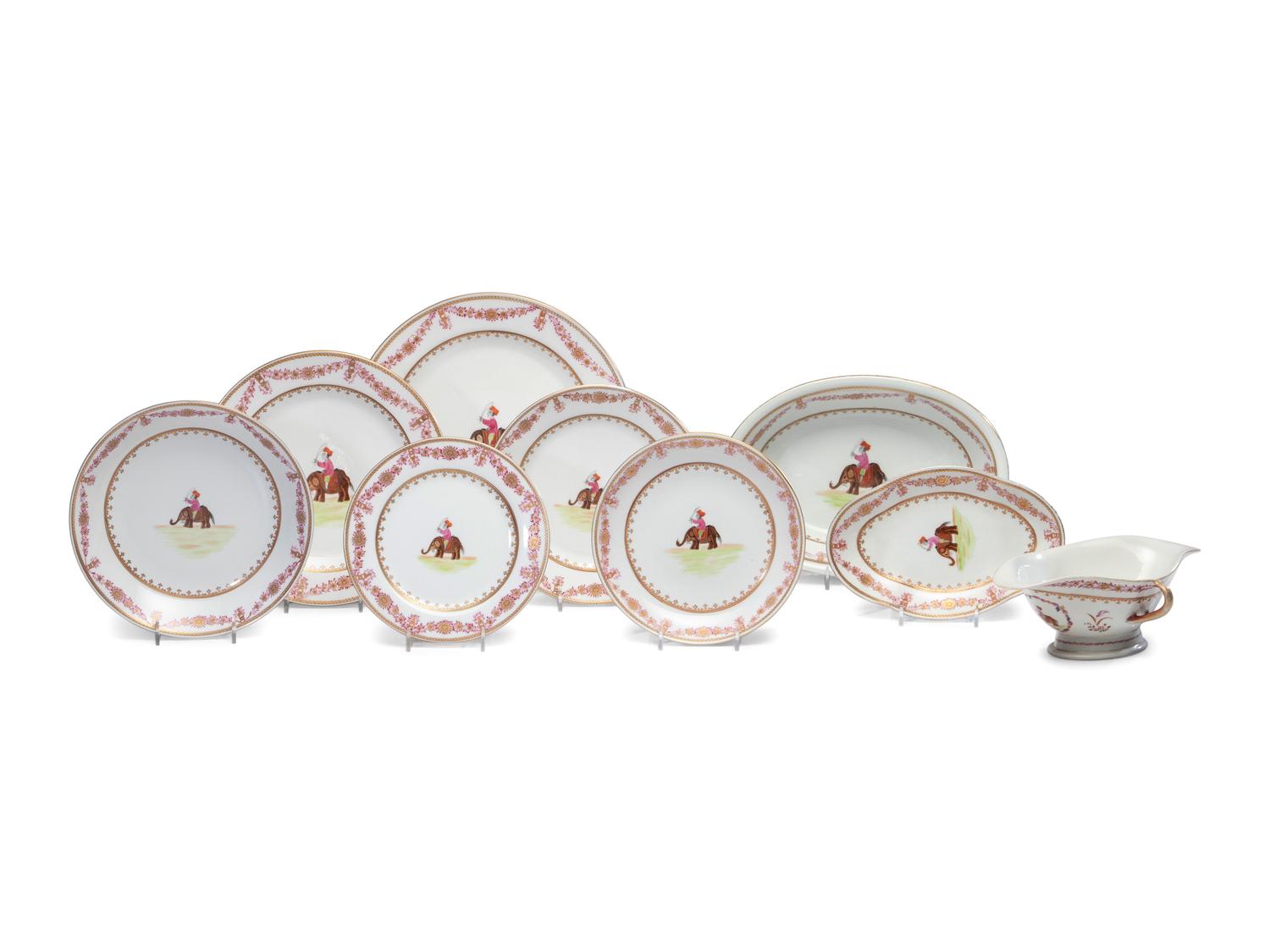 A Chinese Export Porcelain Dinner Service