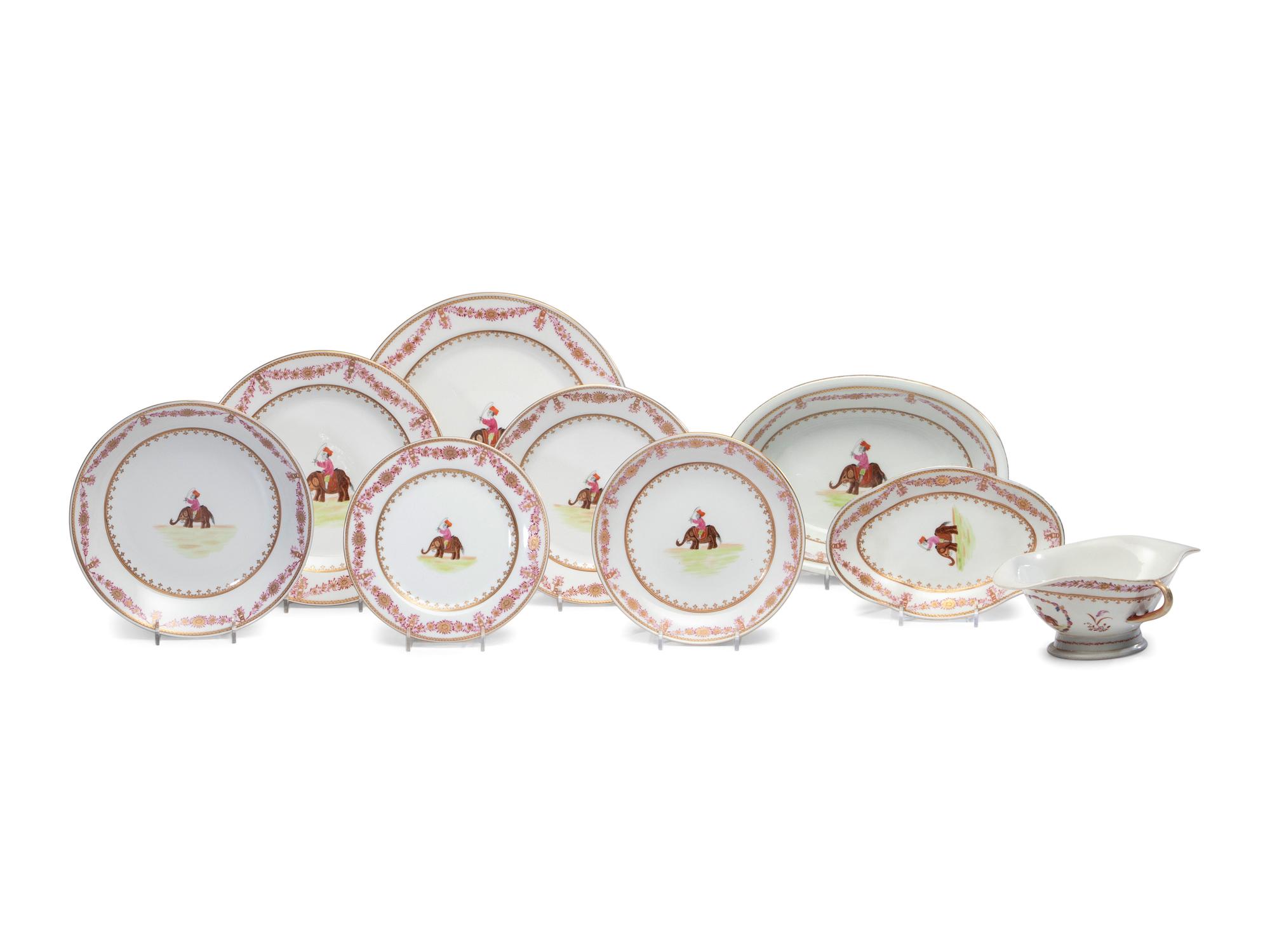 A Chinese Export Porcelain Dinner Service