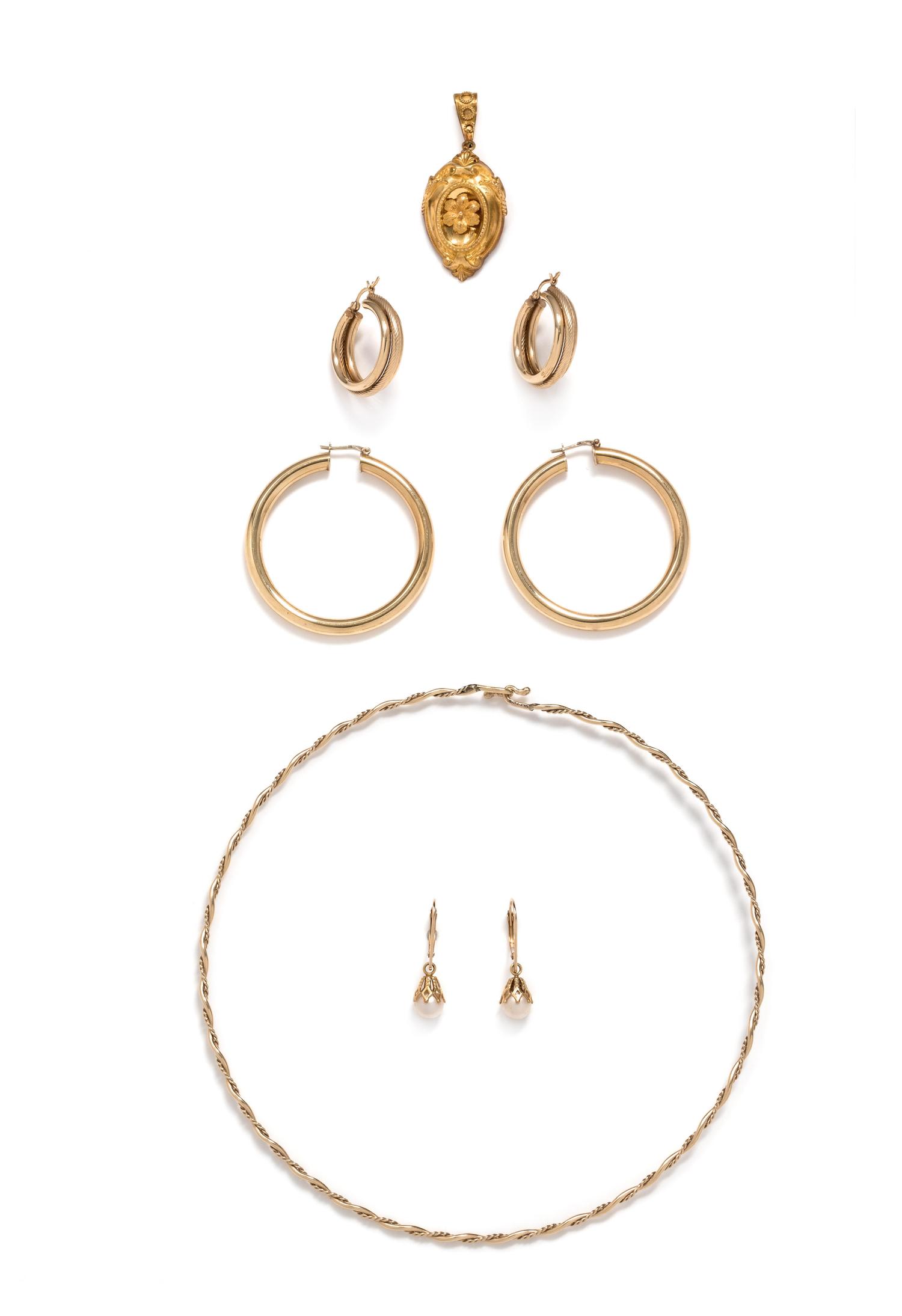 COLLECTION OF YELLOW GOLD JEWELRY