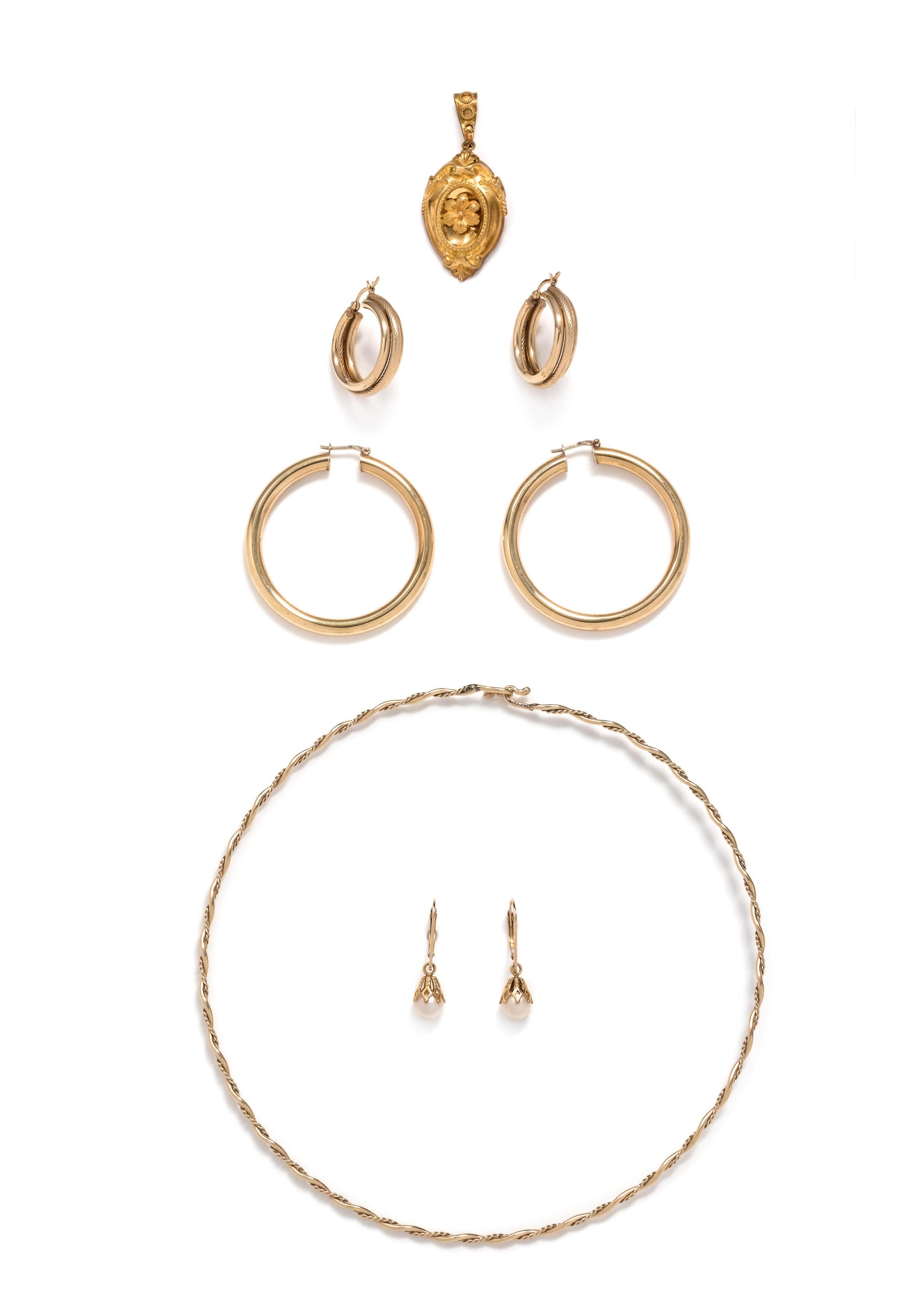 COLLECTION OF YELLOW GOLD JEWELRY