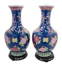 A Pair of Chinese Export Porcelain Vases