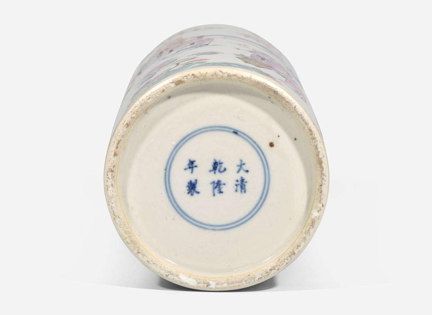 A Chinese famille rose-decorated cylindrical vase 粉彩花樽