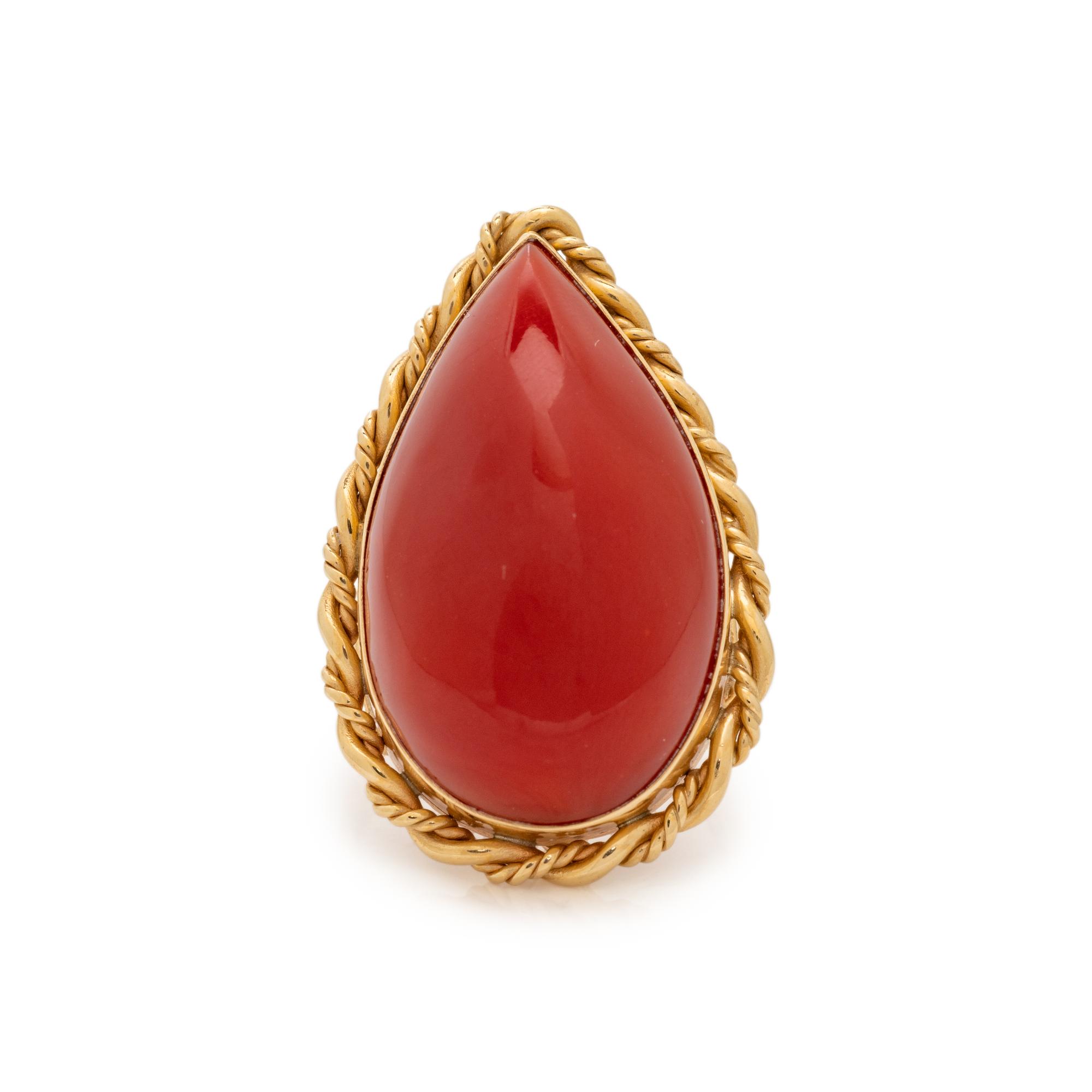 YELLOW GOLD AND CORAL RING