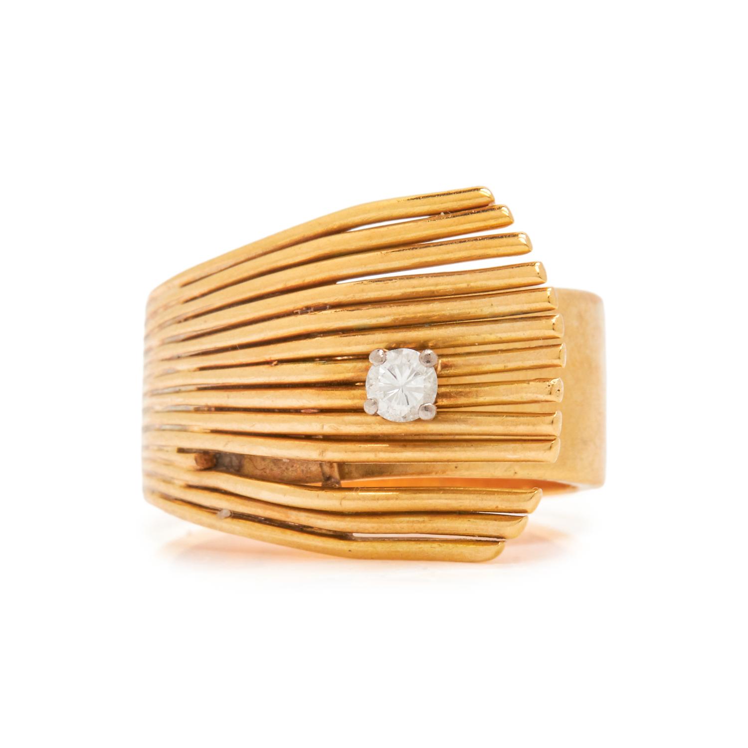 YELLOW GOLD AND DIAMOND RING