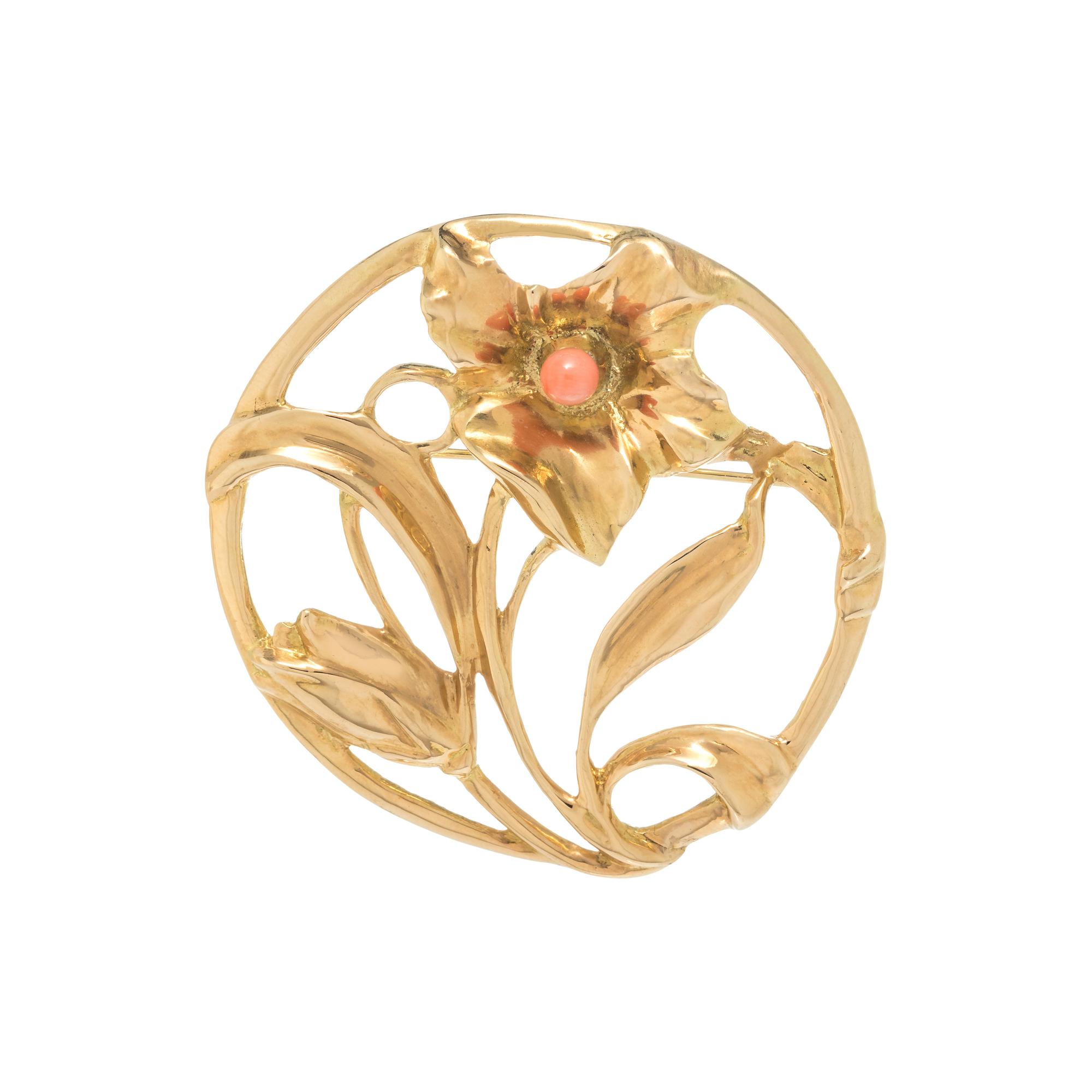 YELLOW GOLD AND CORAL BROOCH