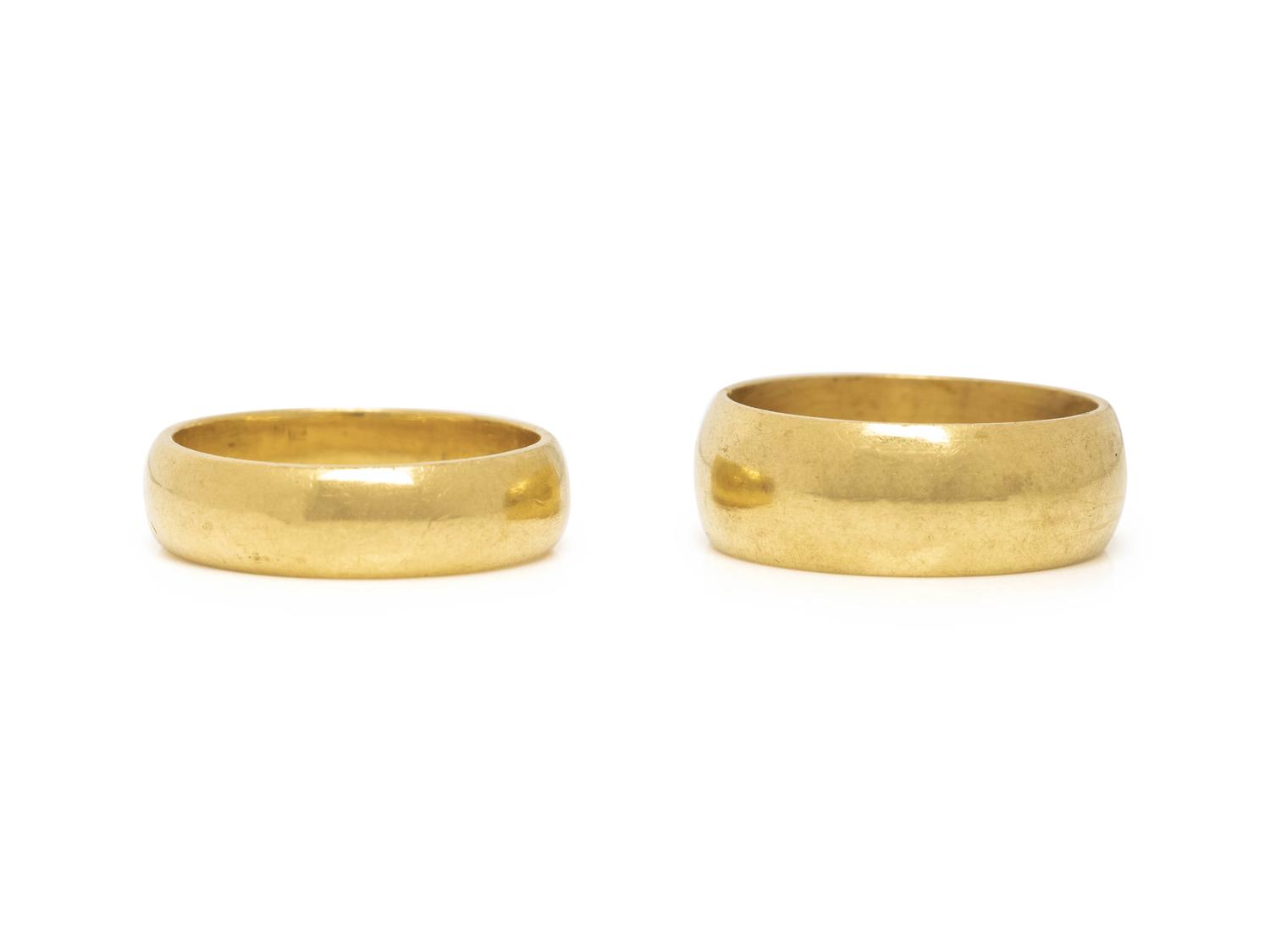 PAIR OF YELLOW GOLD BANDS