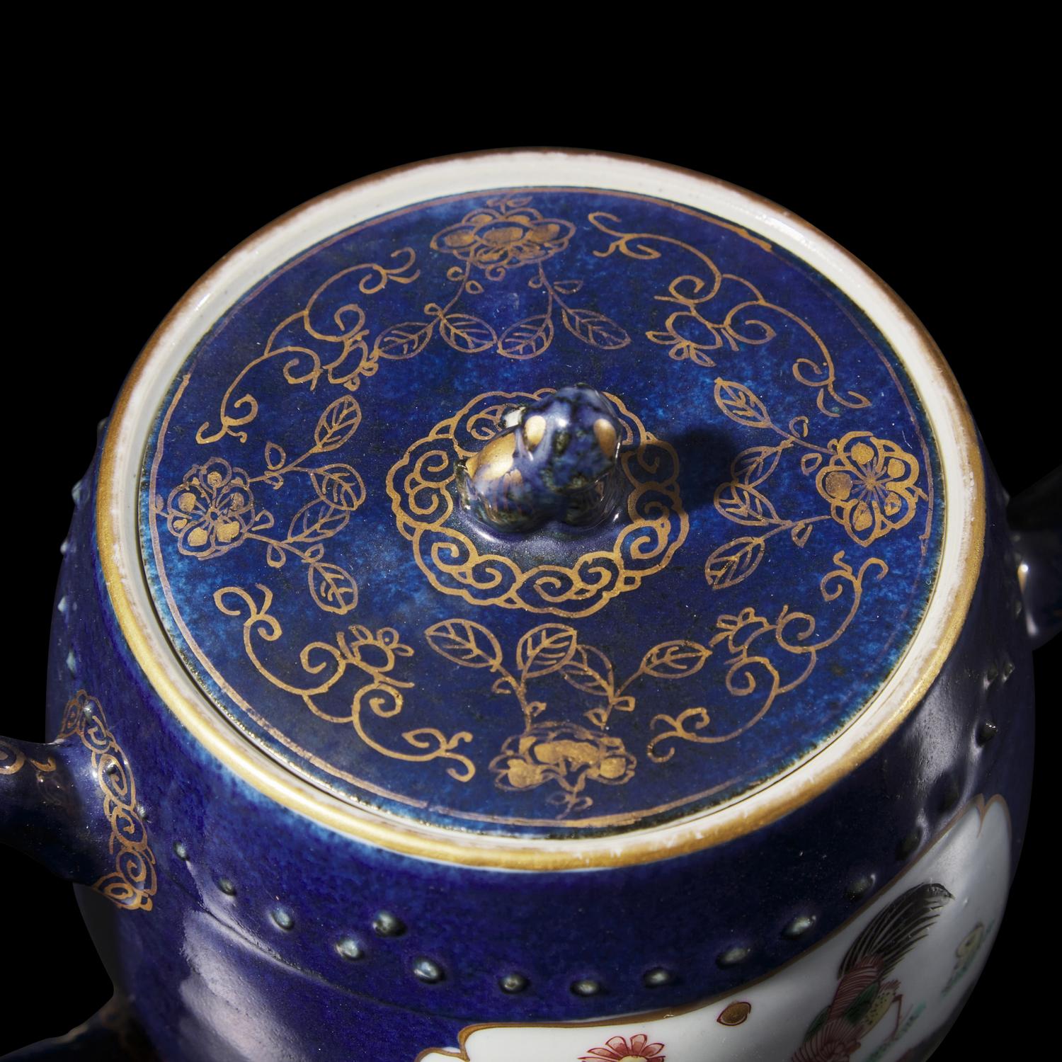 Two Chinese Famille Verte Porcelain Teapots, Kangxi Period 清康熙 五彩鼓凳式壺及竹節壺