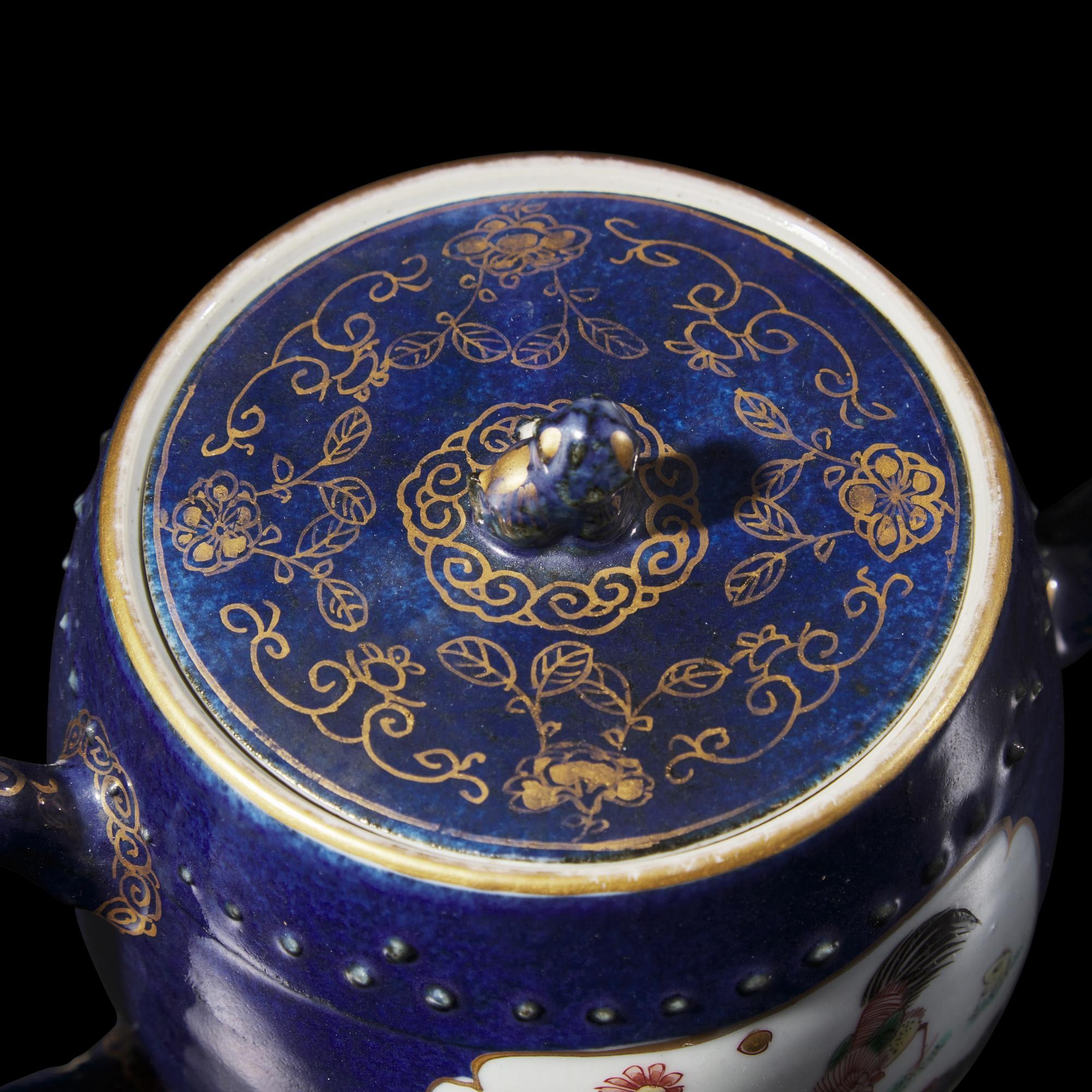 Two Chinese Famille Verte Porcelain Teapots, Kangxi Period 清康熙 五彩鼓凳式壺及竹節壺