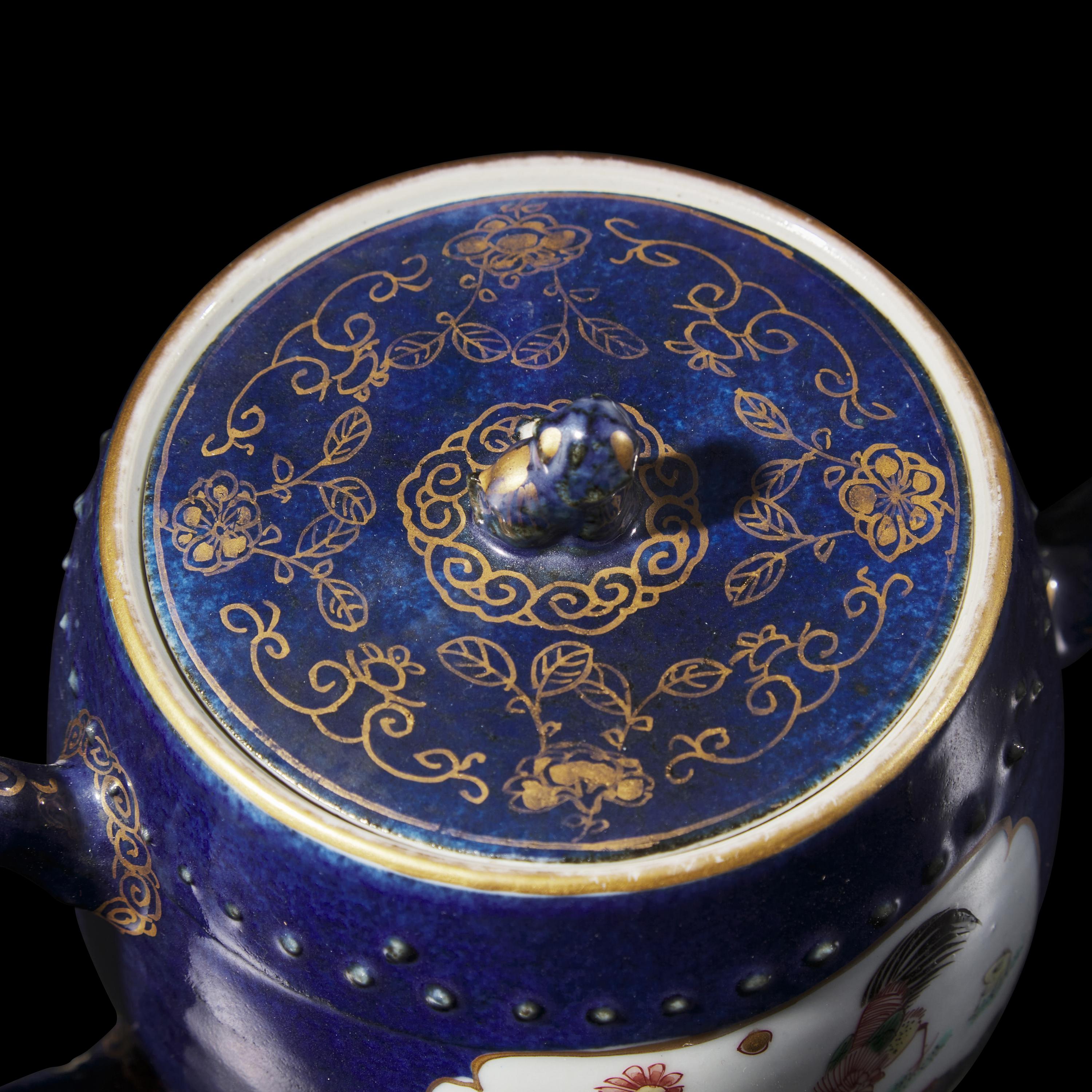 Two Chinese Famille Verte Porcelain Teapots, Kangxi Period 清康熙 五彩鼓凳式壺及竹節壺