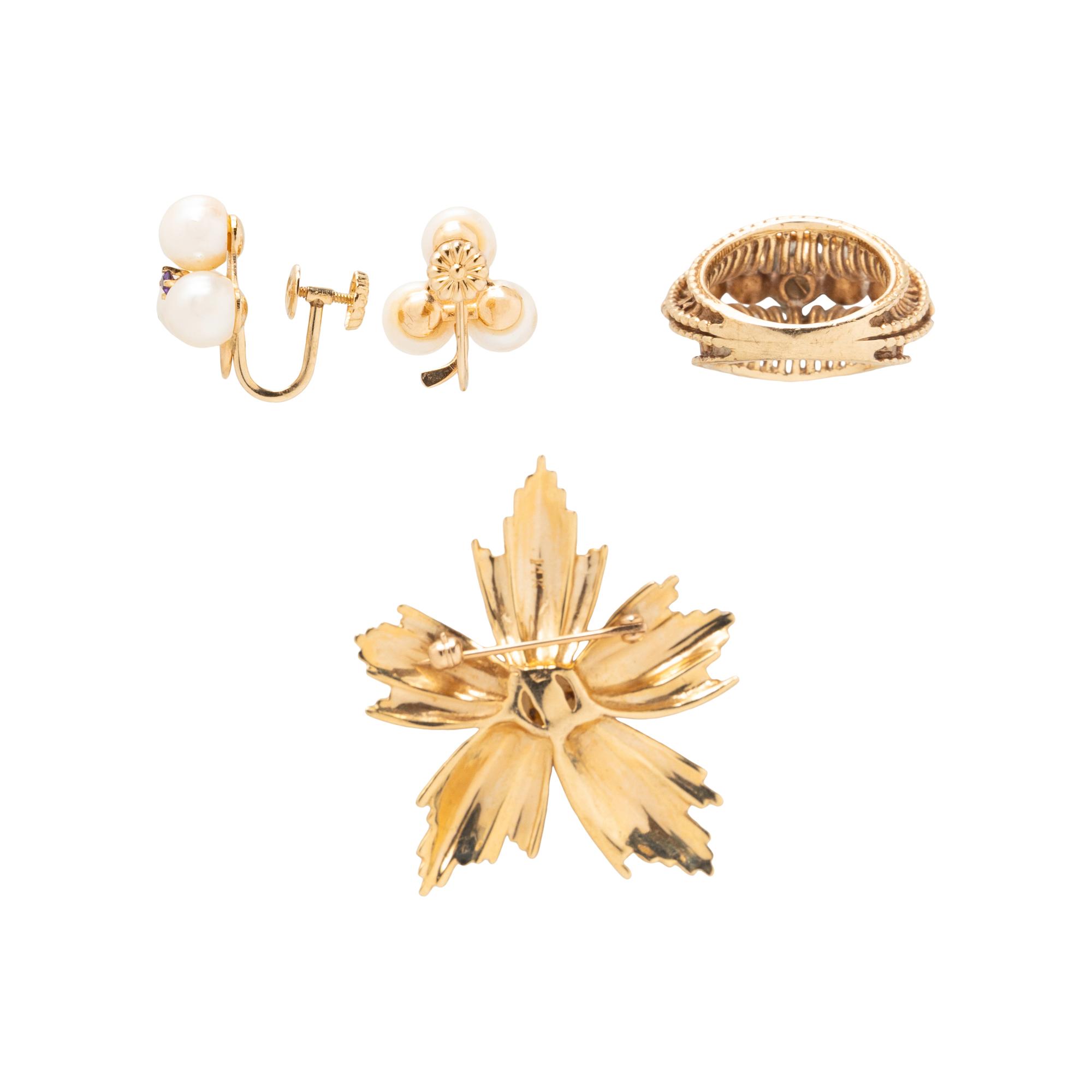 COLLECTION OF YELLOW GOLD AND CULTURED PEARL JEWELRY
