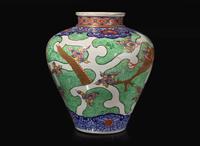 A large Japanese enameled porcelain "Dragon" vase, Meiji period 日本龍紋大罐 明治