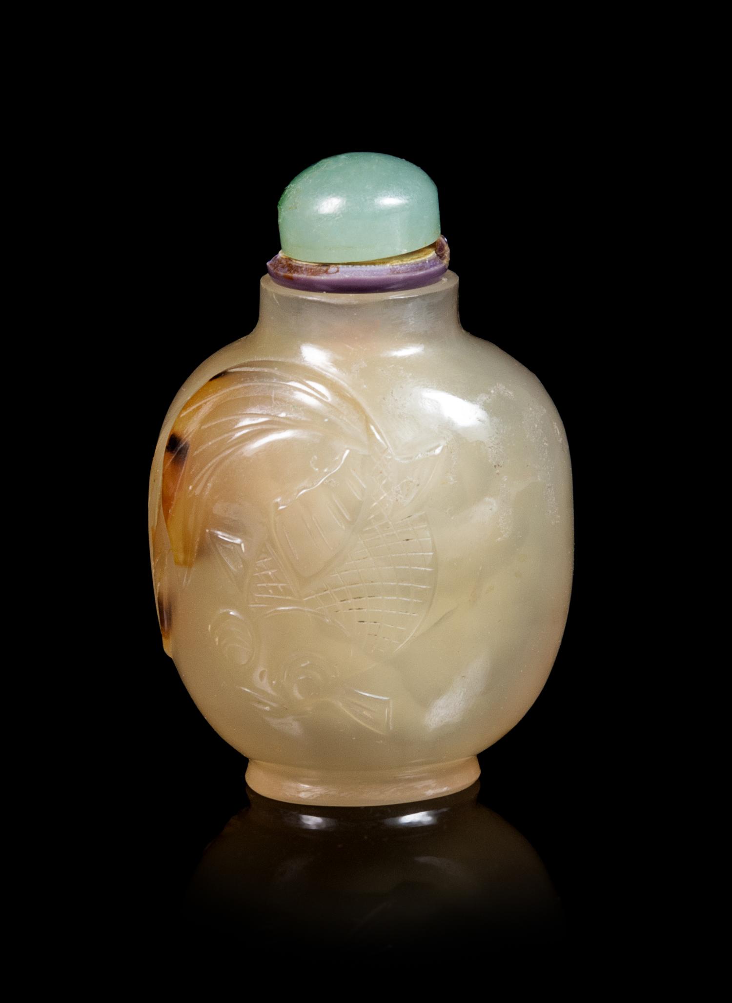 A Chinese Carved Agate Snuff Bottle
