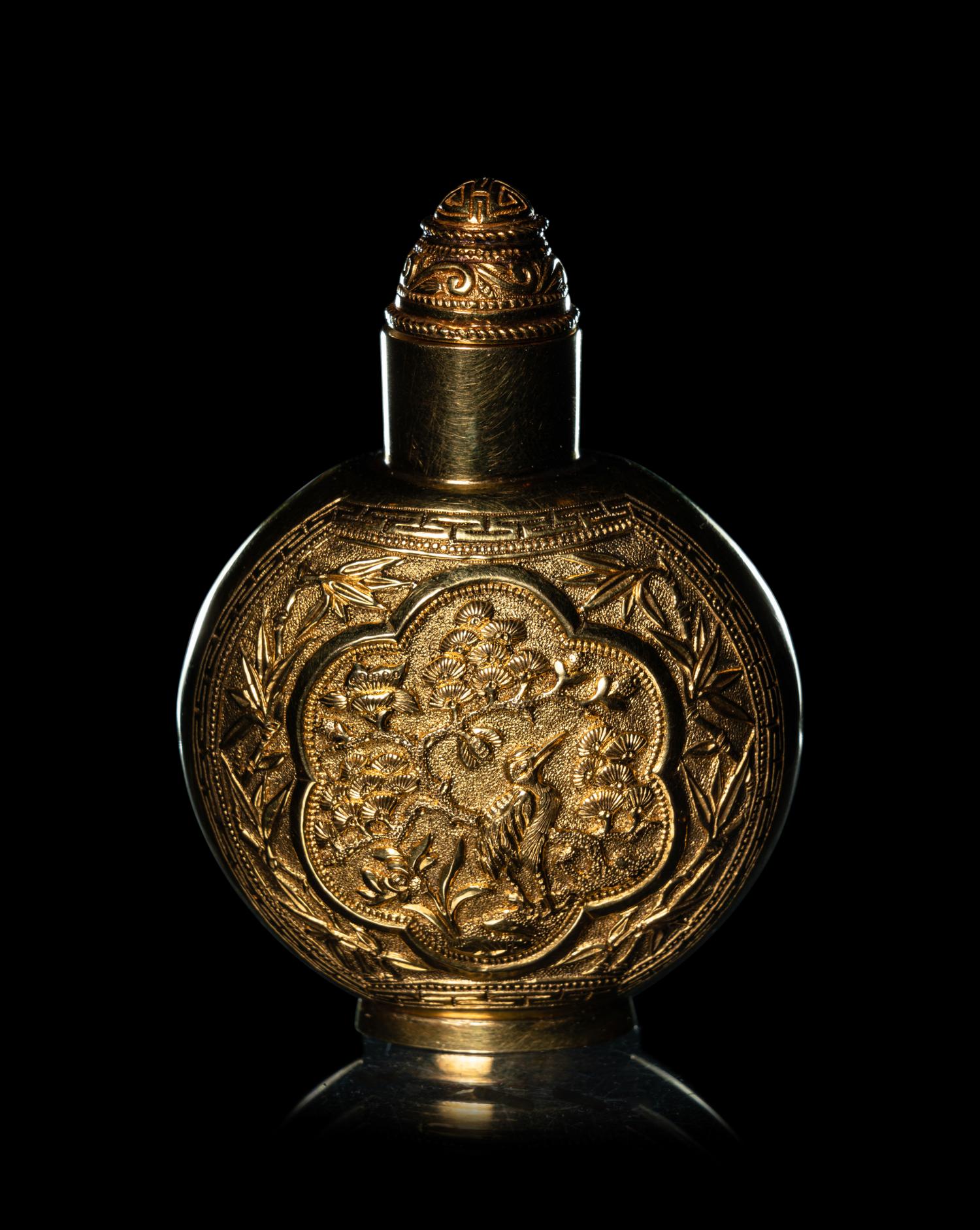 A 22K Yellow Snuff Bottle
