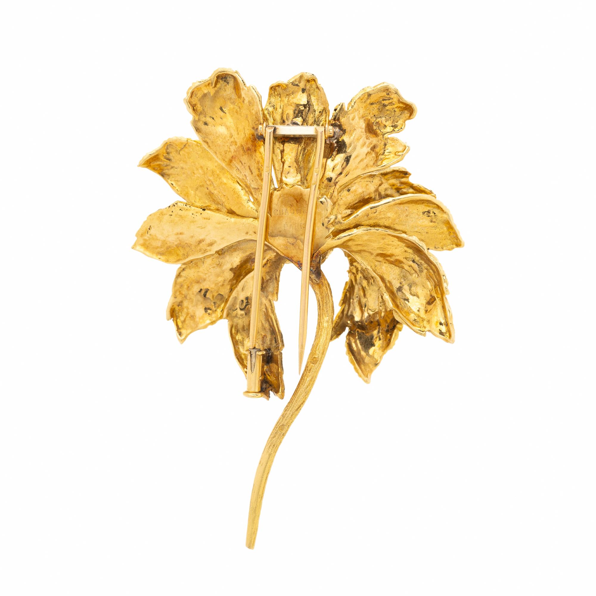 CHAUMET, YELLOW GOLD FLOWER BROOCH