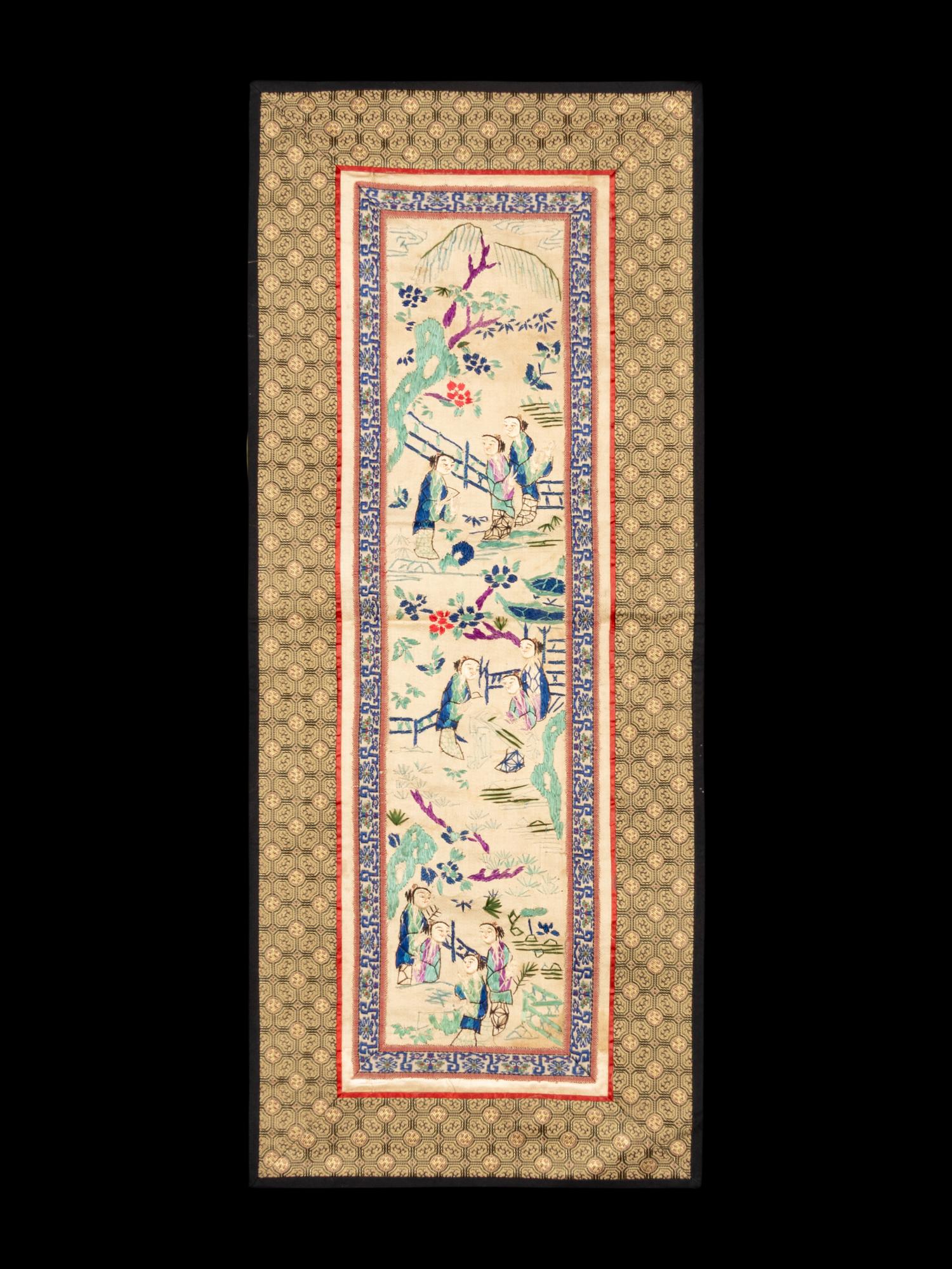 A Collection of 33 Chinese Embroidered Silk Panels 近代 綉片33幅