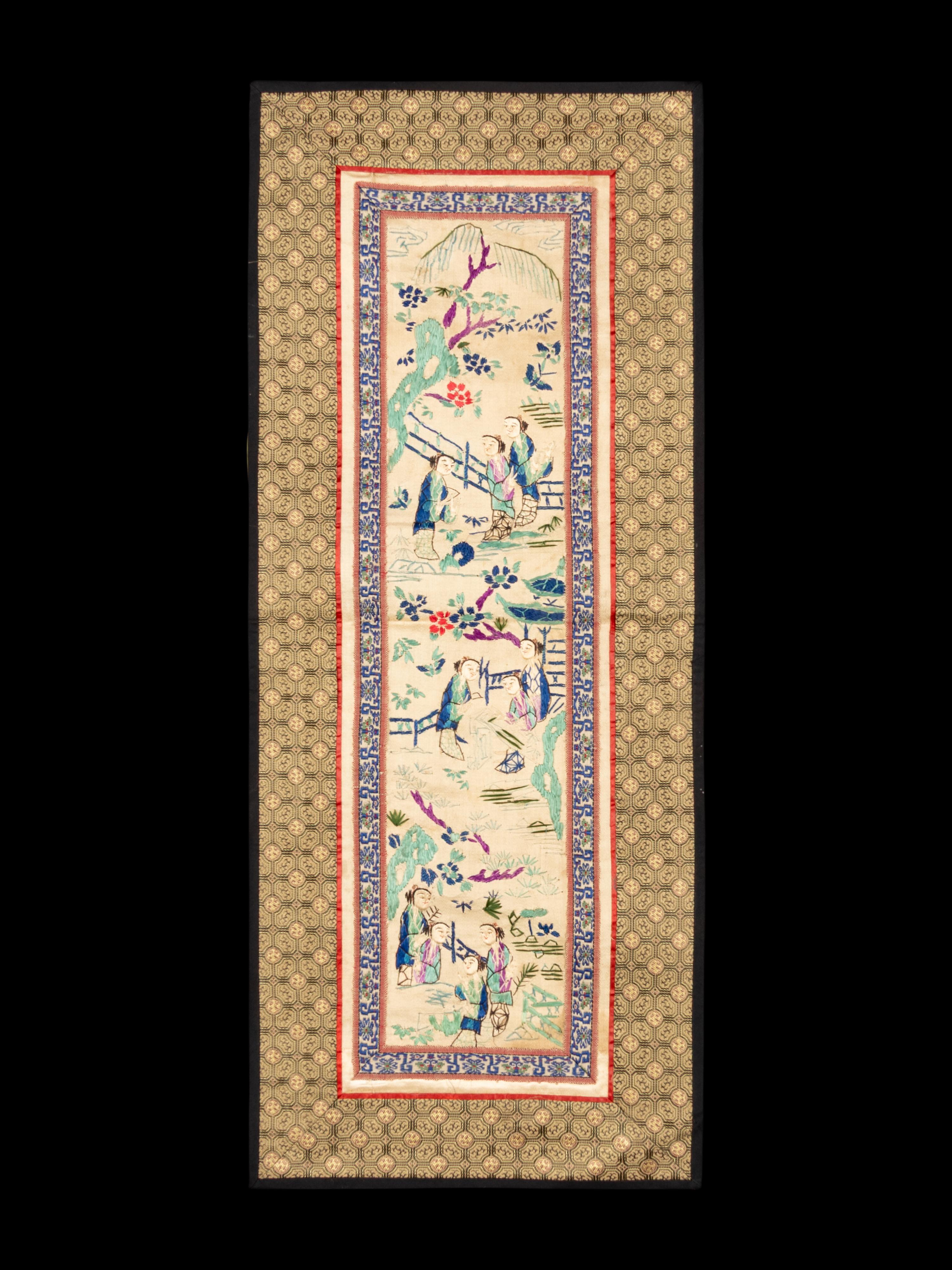 A Collection of 33 Chinese Embroidered Silk Panels 近代 綉片33幅
