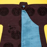 A Chinese Dark Brown Cut Velvet Robe, 20th Century — 清晚期 醬地漳絨團壽紋袍