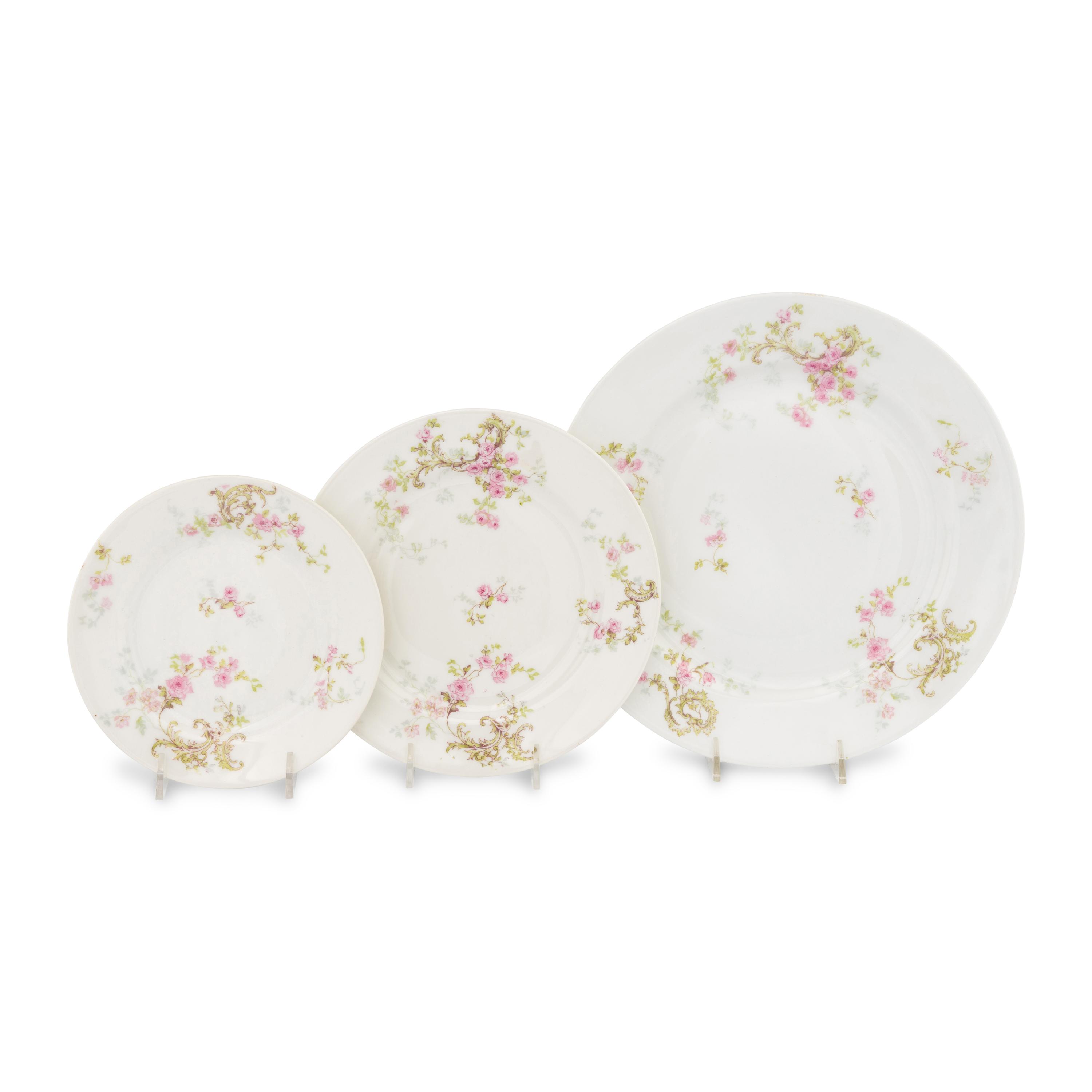 A Havilland-Limoges Porcelain Dinner Service