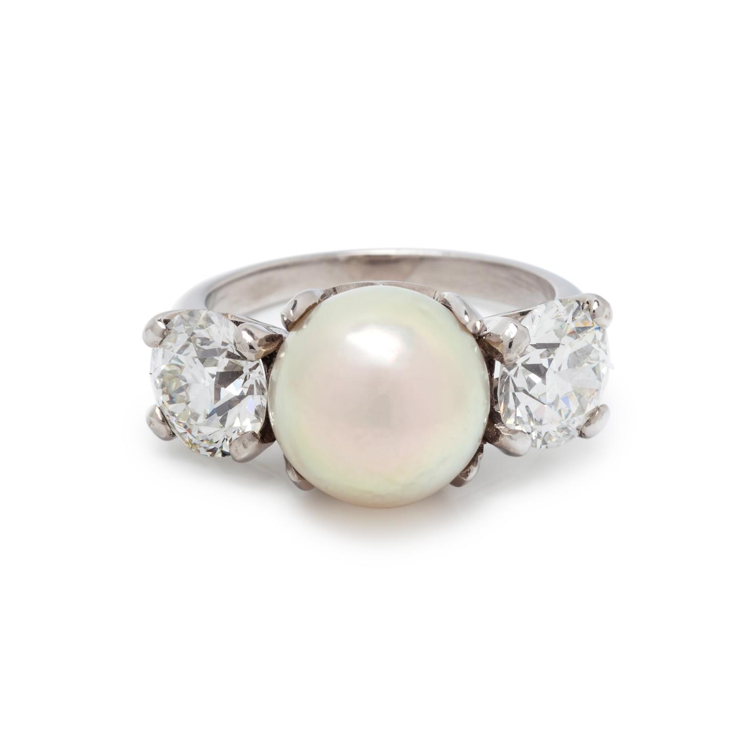 CULTURED SOUTH SEA PEARL AND DIAMOND RING