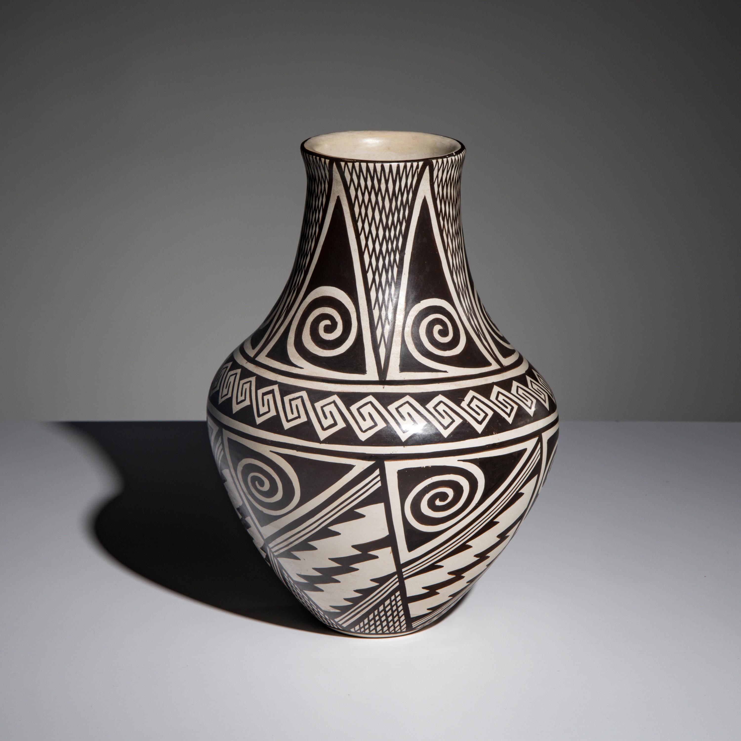 Helen Naha (Hopi-Tewa, 1922-1993) — Pottery Jar, Awatovi Star Design