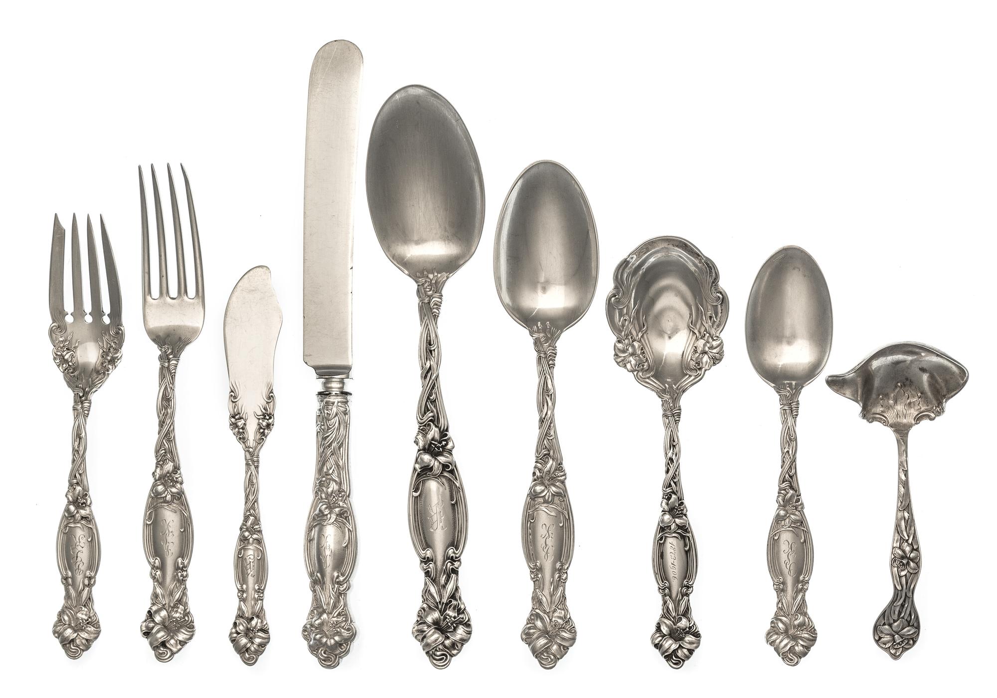 An American Silver Flatware Service, International Silver Co., Meriden, CT, Frontenac pattern, comprising: 12 dinner knives 12 soup spo