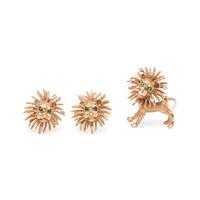 COLLECTION OF YELLOW GOLD LION ACCESSORIES