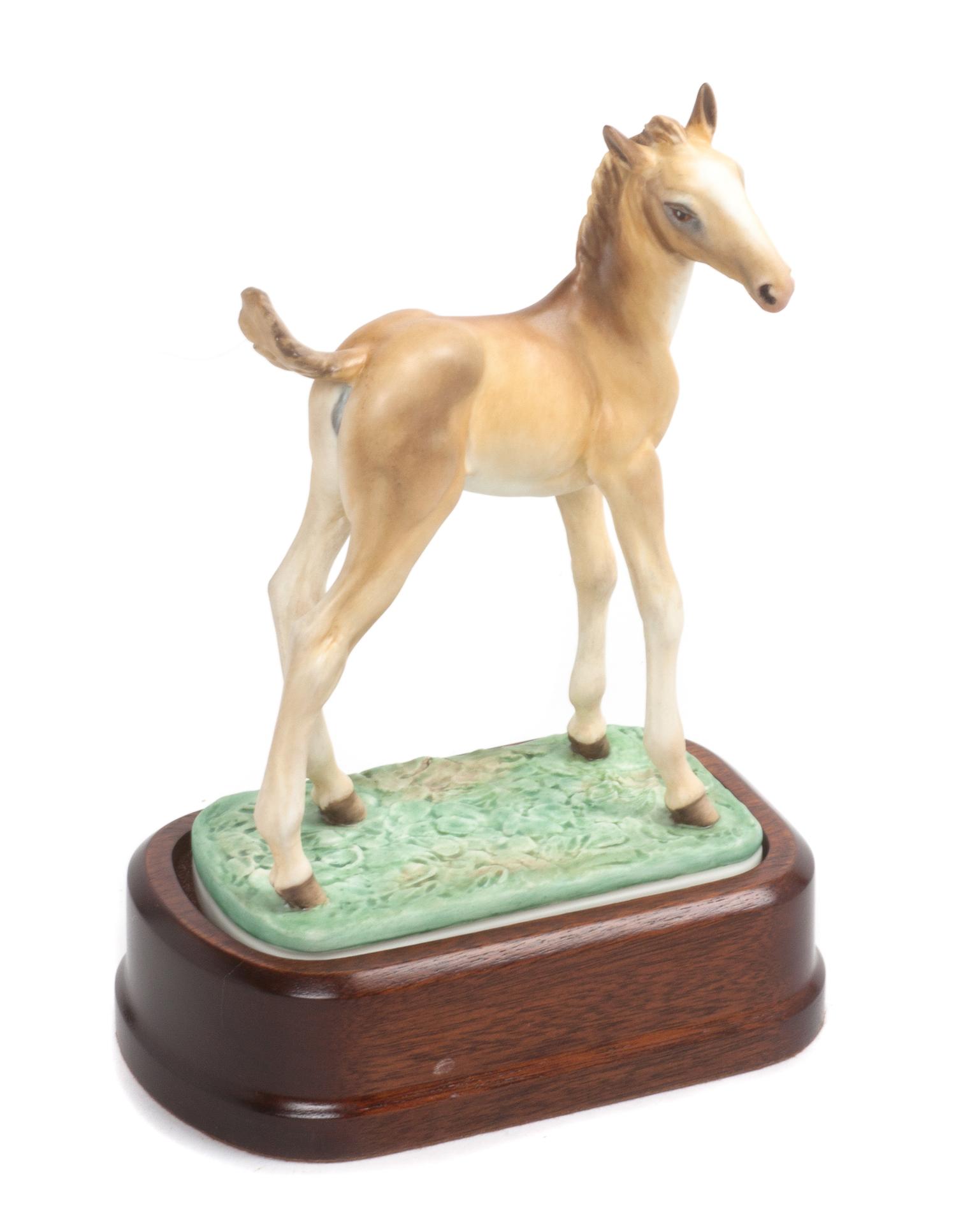 A Royal Worcester Porcelain Figure, Doris Lindner Width 4 5/8 inches. — 20TH CENTURY