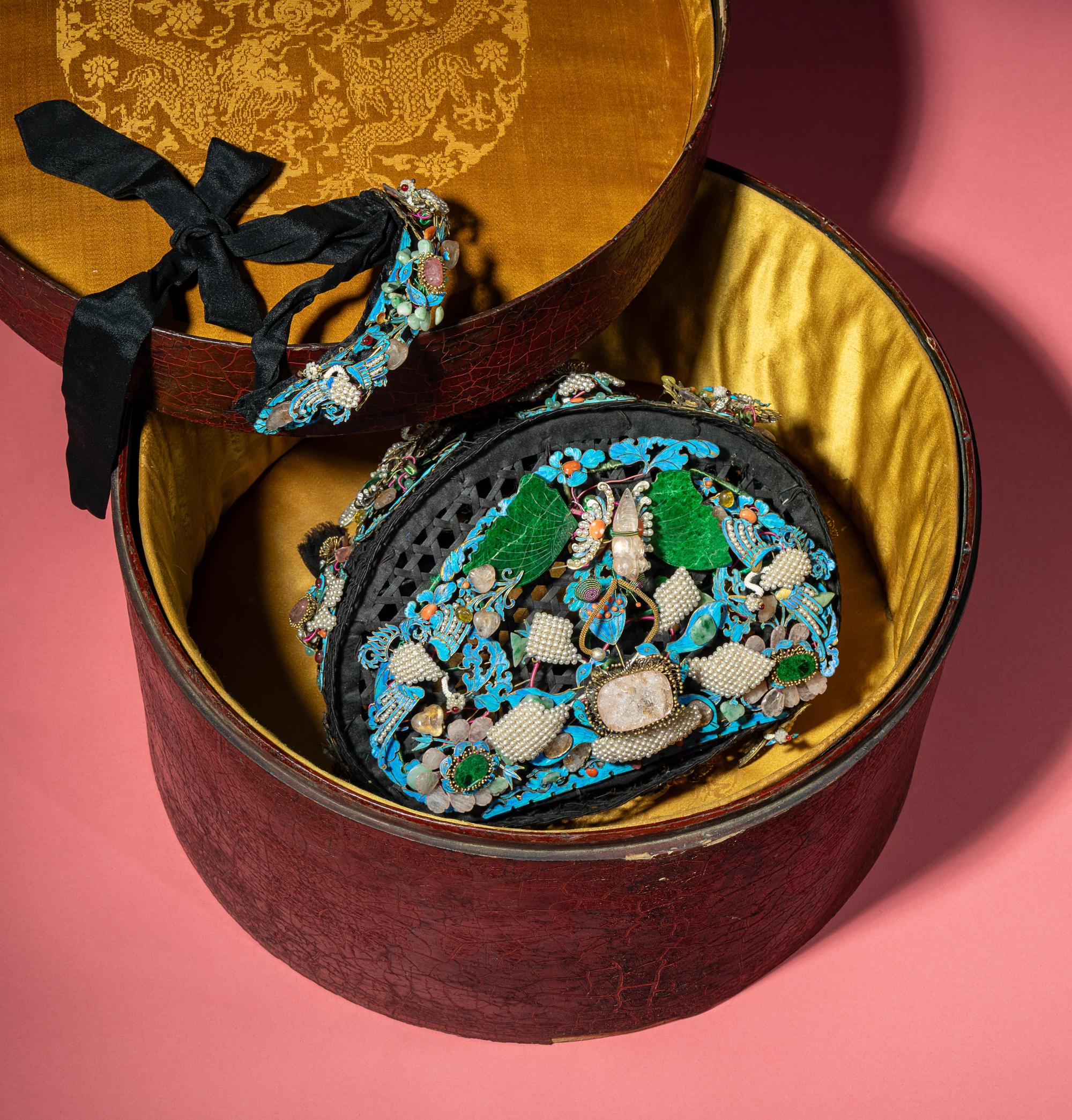 A Chinese Pearl, Jadeite, and Hardstone Ornamented Court Headdress, Dianzi, with Headband, Box, and Four Hairpins, 19th Century 清晚期 珠翠鈿子及遮眉勒一套