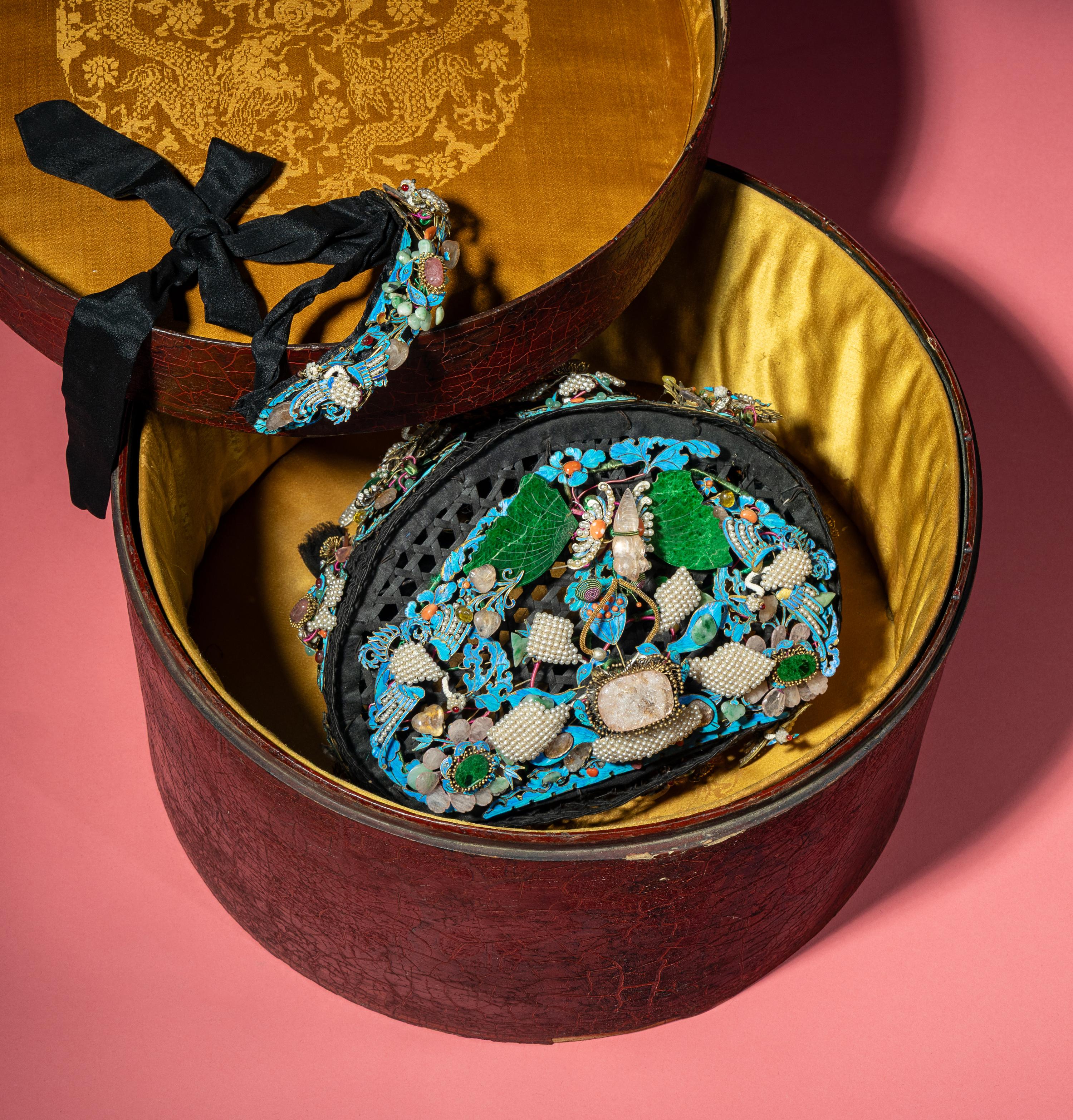 A Chinese Pearl, Jadeite, and Hardstone Ornamented Court Headdress, Dianzi, with Headband, Box, and Four Hairpins, 19th Century 清晚期 珠翠鈿子及遮眉勒一套