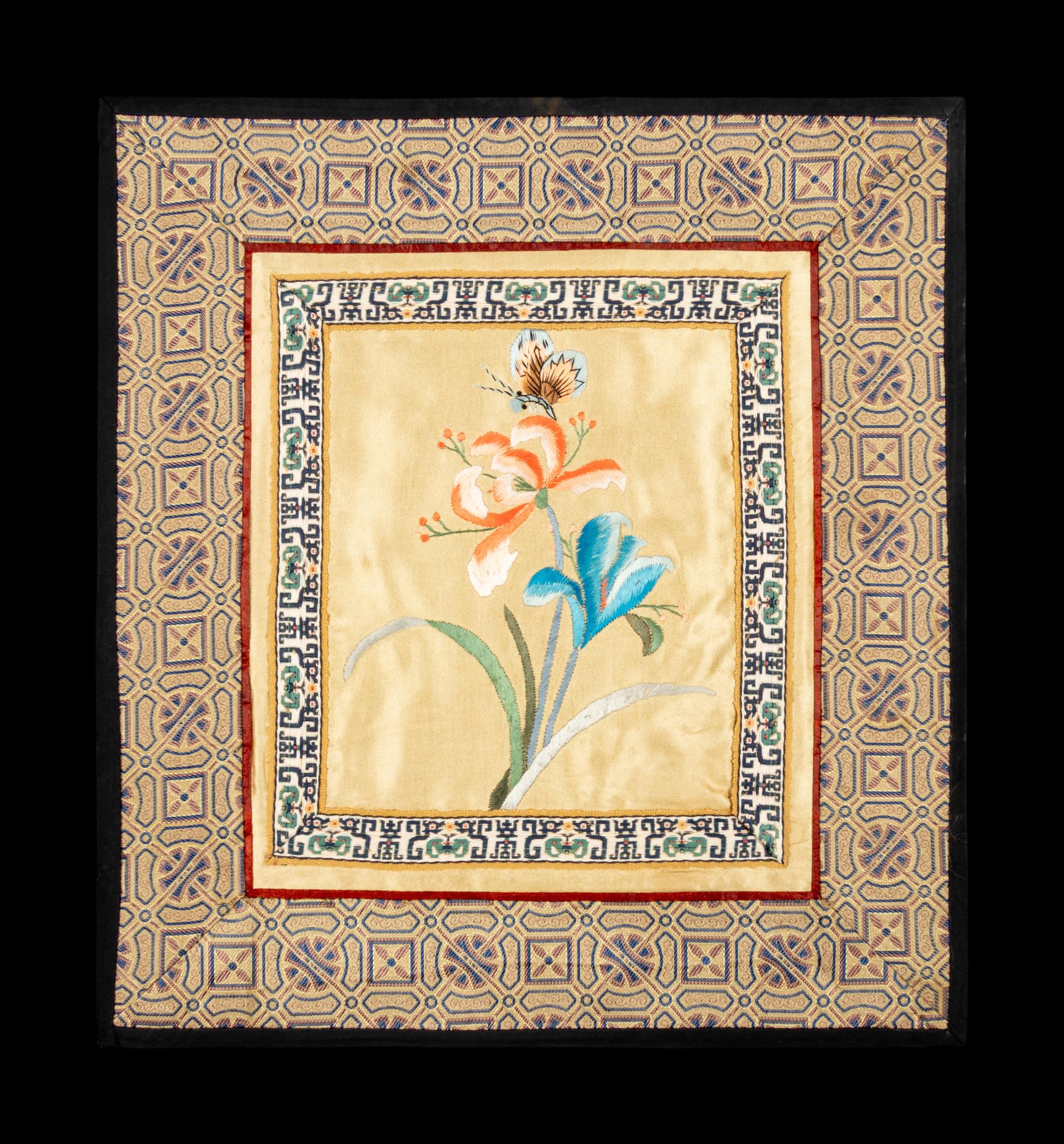 A Collection of 33 Chinese Embroidered Silk Panels 近代 綉片33幅