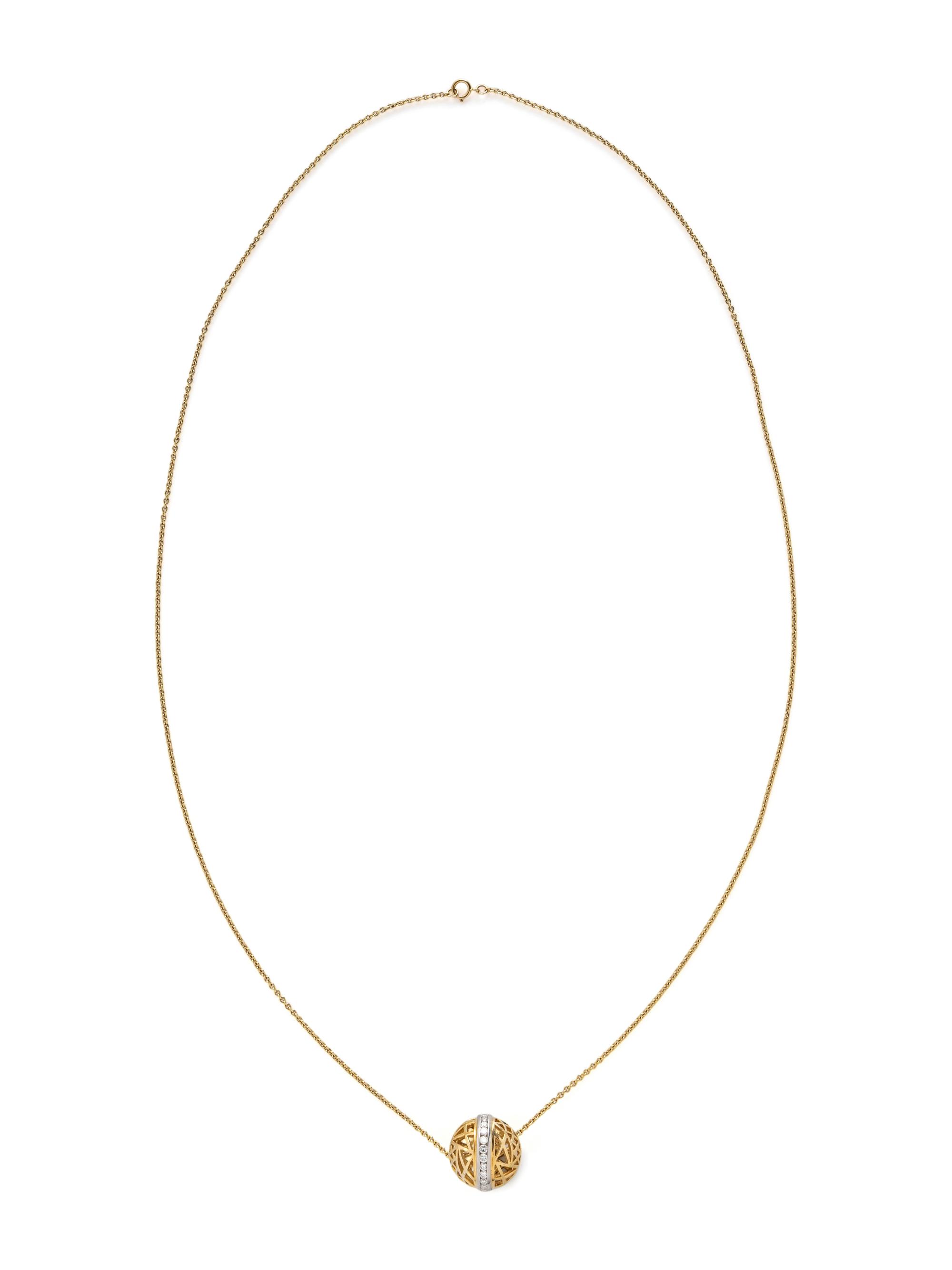DIAMOND AND YELLOW GOLD PENDANT NECKLACE