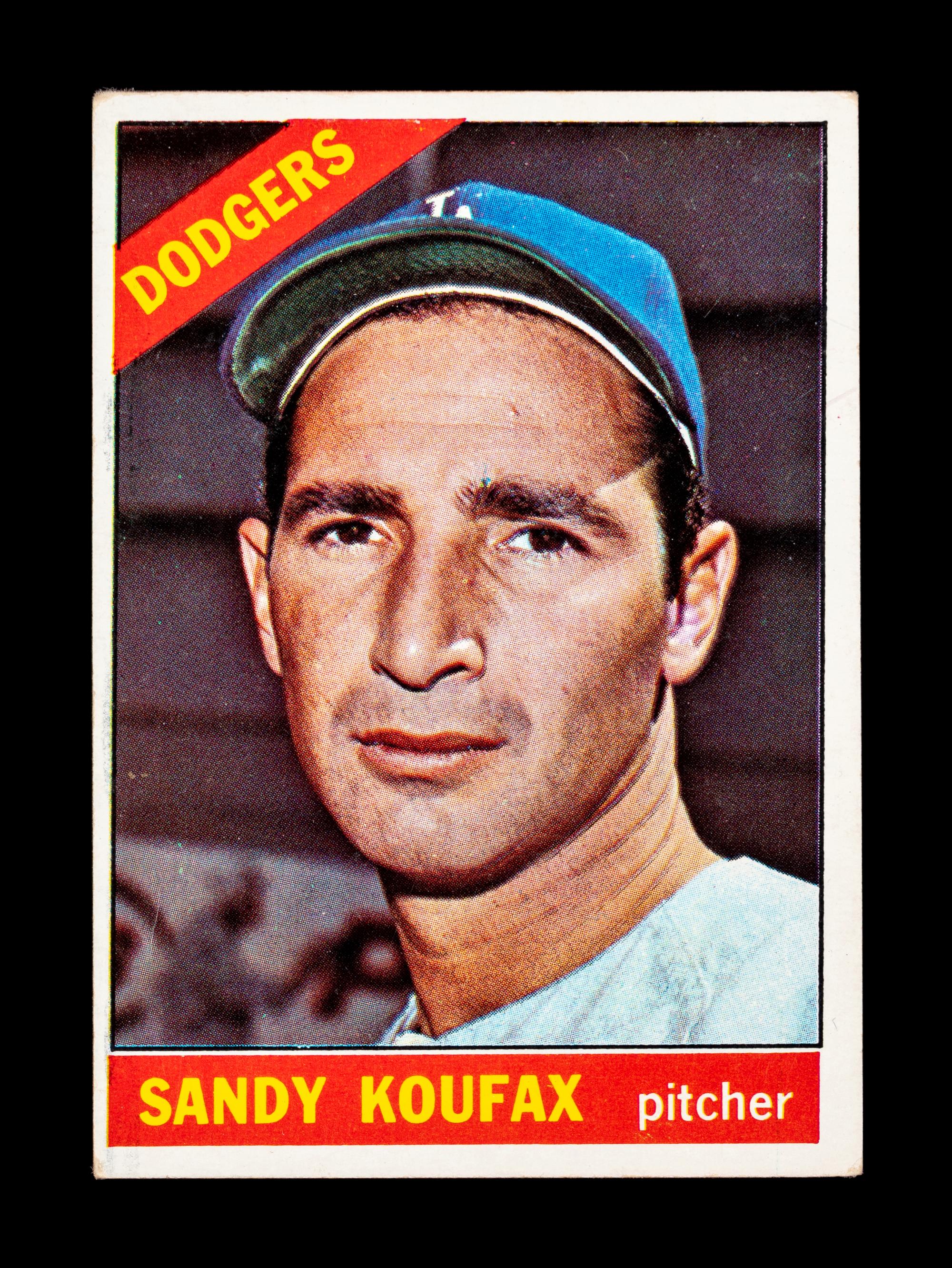 A Group of 19 1960s Topps Baseball Cards Including Hall of Famers and Rookies Including Roberto Clemente and Sandy Koufax,