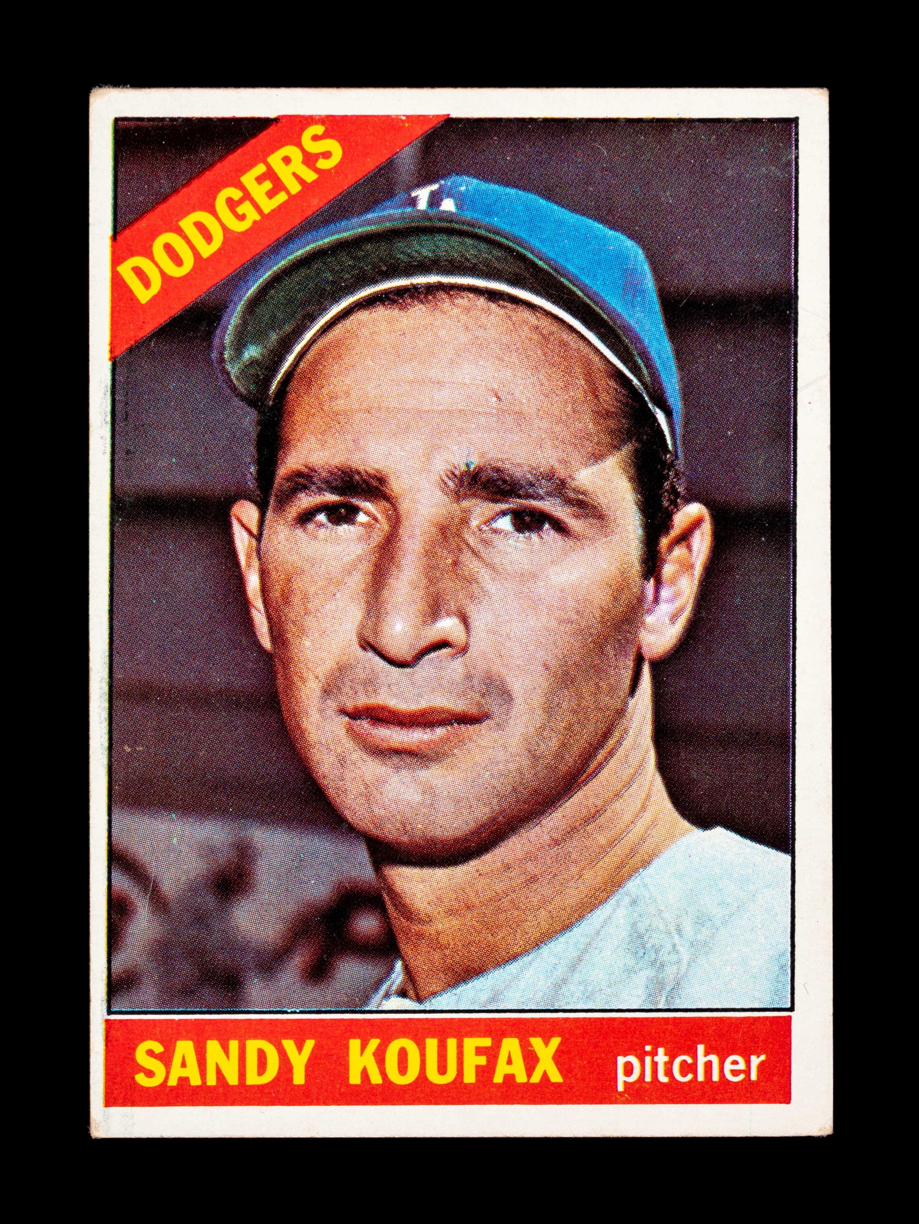 A Group of 19 1960s Topps Baseball Cards Including Hall of Famers and Rookies Including Roberto Clemente and Sandy Koufax,