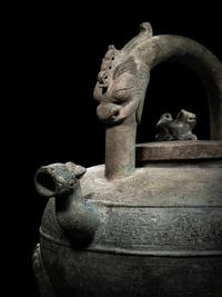 An Archaic Bronze Tripod Wine Vessel, He