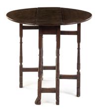 An English Oak Gate-Leg Table Height 28 1/4 x width 10 1/4 x depth 27 inches. — EARLY 20TH CENTURY