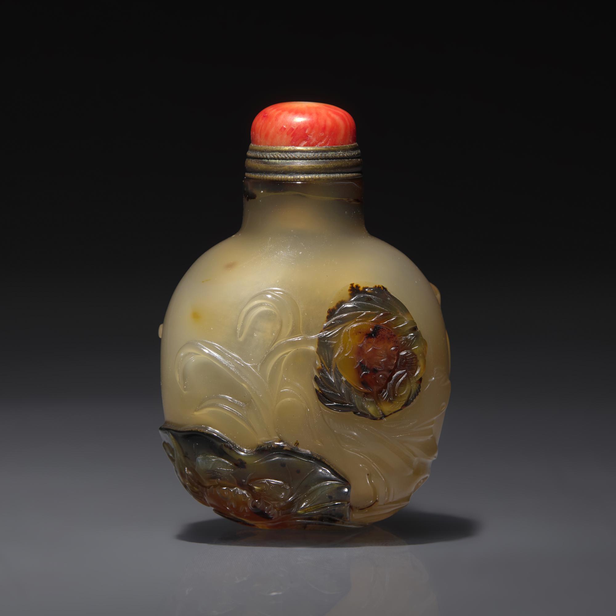 A Chinese Carved Agate Snuff Bottle, Qing Dynasty, Circa 1750-1860 — 1750–1860年 瑪瑙巧雕歲歲和諧圖鼻煙壺