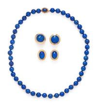 COLLECTION OF YELLOW GOLD AND LAPIS LAZULI JEWELRY