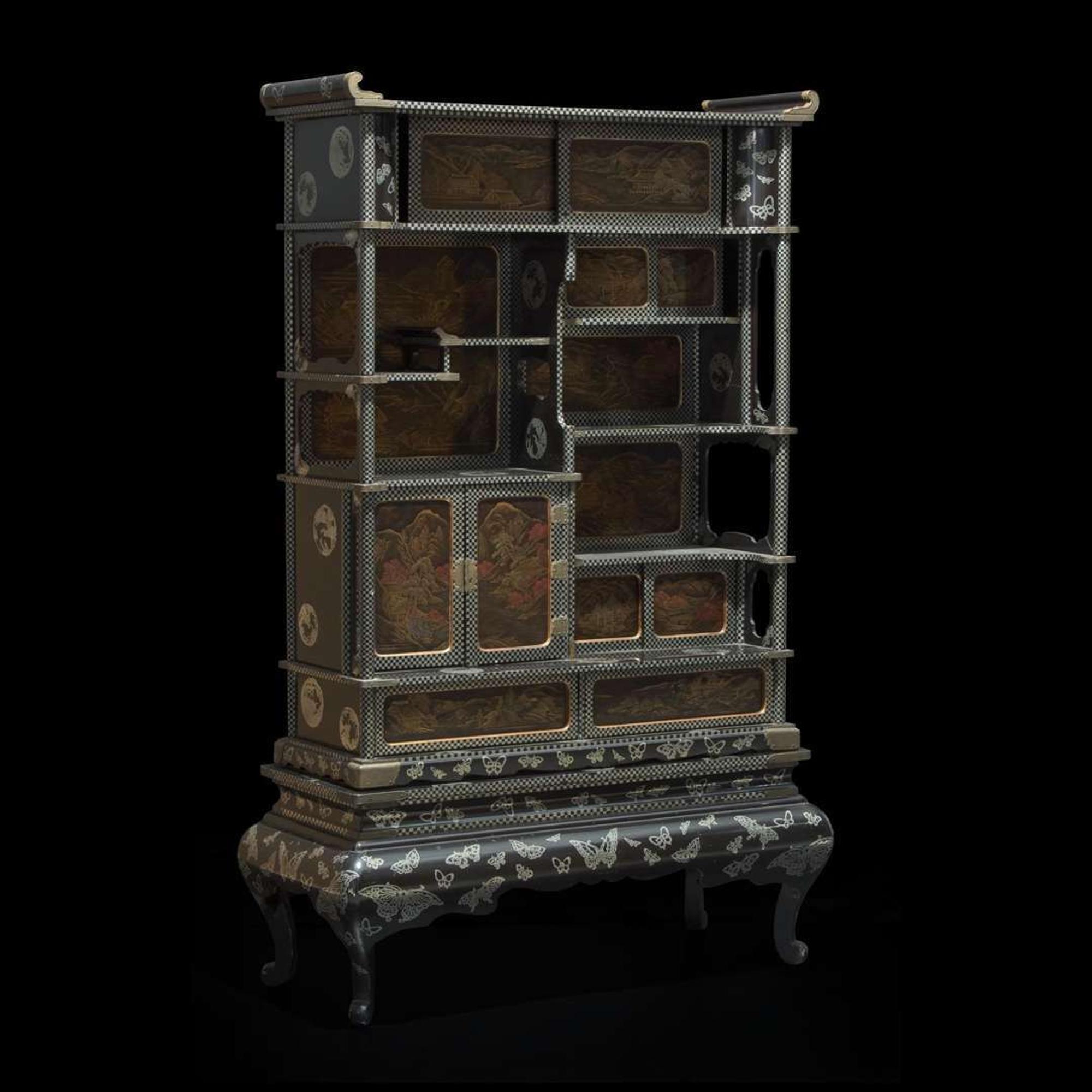 A Japanese lacquer display cabinet, Shodana 日本漆器立柜 First half 20th Century ???????
