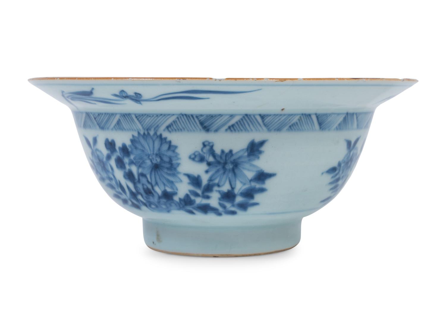 A Chinese Export Blue and White Porcelain Waisted Bowl
