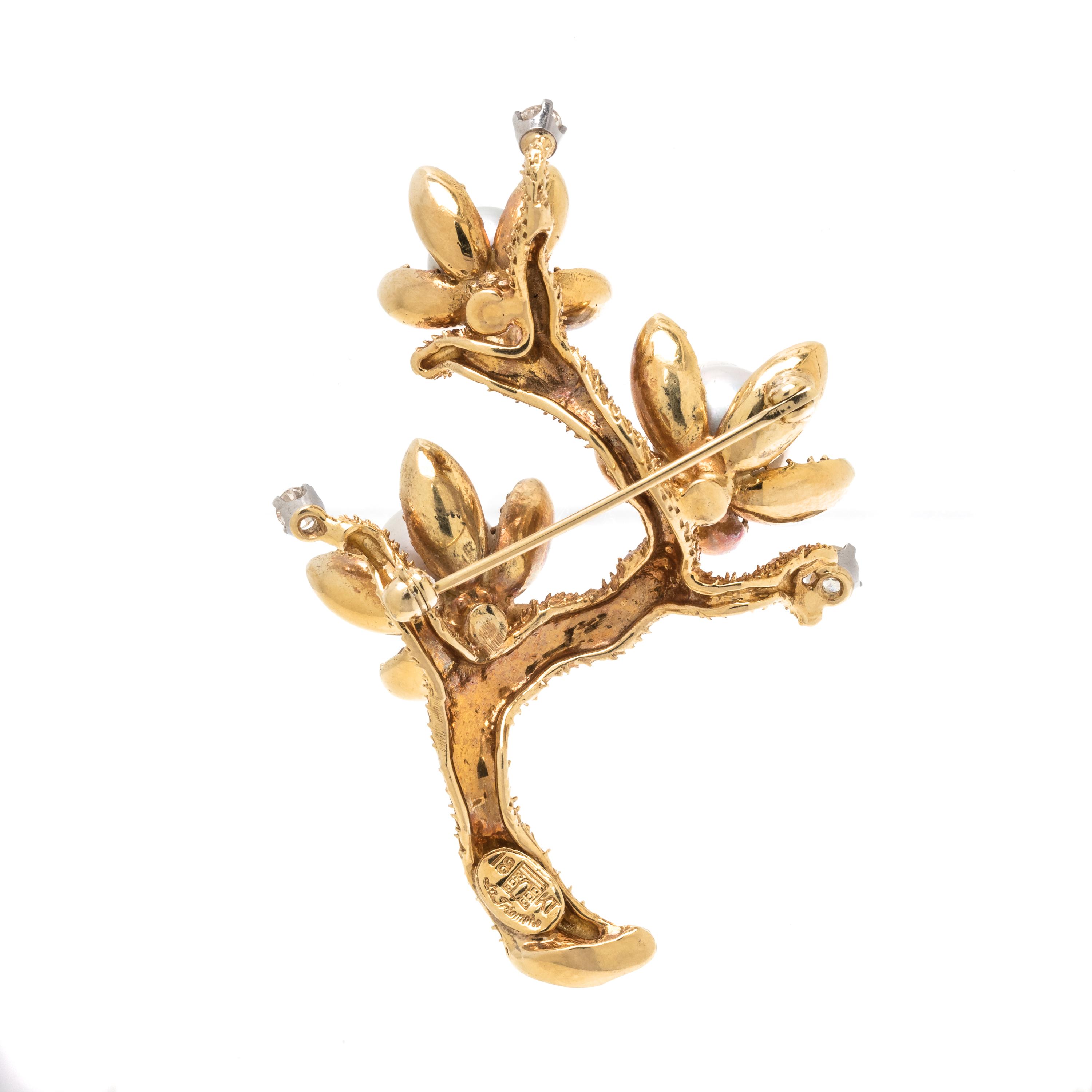 LA TRIOMPHE, YELLOW GOLD, CULTURED PEARL AND DIAMOND BROOCH
