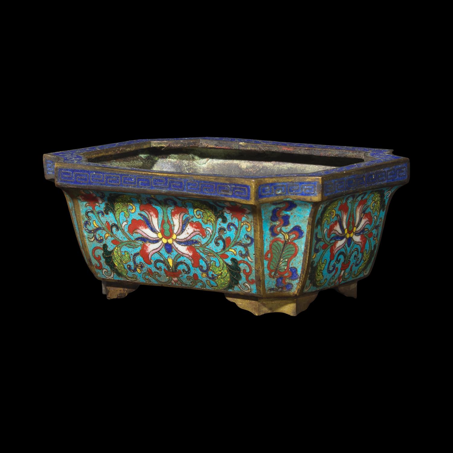 A Chinese Cloisonne Enamel Small Jardinière, Possibly 18th/19th Century 或为清中期 掐丝珐琅西番蓮紋四方花盆
