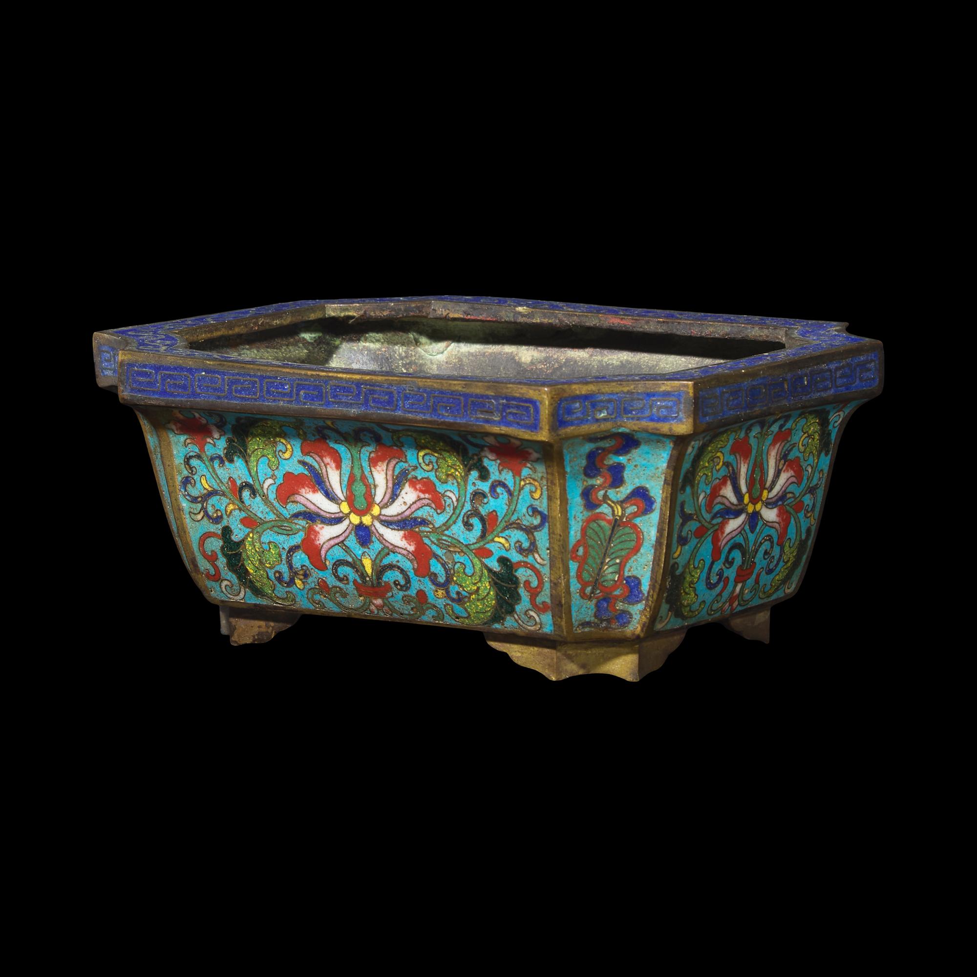 A Chinese Cloisonne Enamel Small Jardinière, Possibly 18th/19th Century 或为清中期 掐丝珐琅西番蓮紋四方花盆