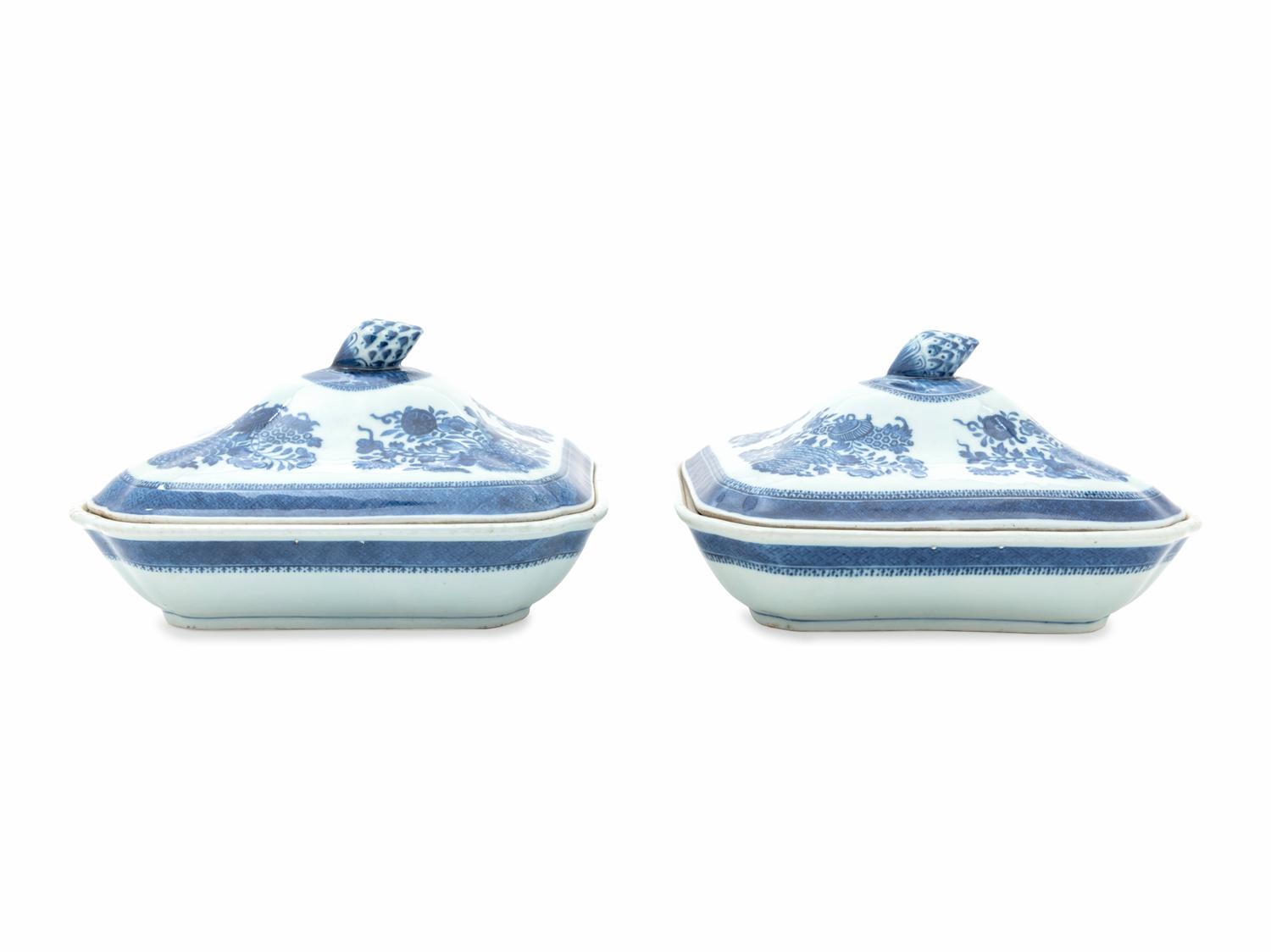 A Pair of Chinese Export Blue Fitzhugh Porcelain Covered Entree Dishes